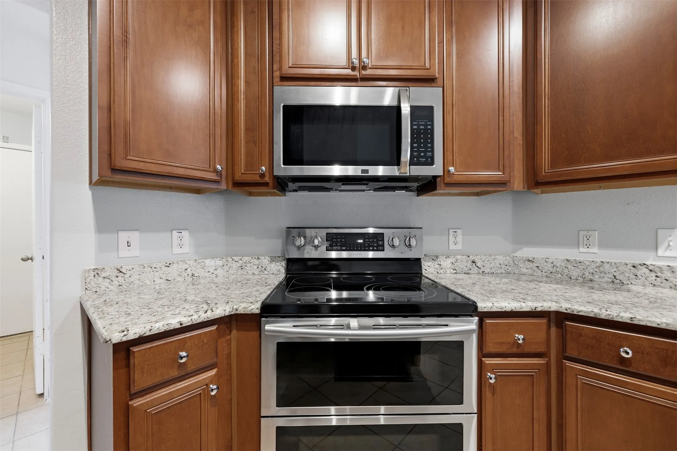 Single Family Residence For Sale in Ellis County , 3221 Canary Lane, Midlothian, Texas 76065, 4 Bedroom, 2 Bathroom, 2 Garage spaces, 2,039 Sqft, built in 2007, mls#21341878, Real Estate Agent in Midlothian, Homes For Sale in Ellis county, Homes For Sale in Midlothian, Realtor in Midlothian Texas, Real Estate Brokerage Independent Realty Texas, Luminita Cordes Realtor