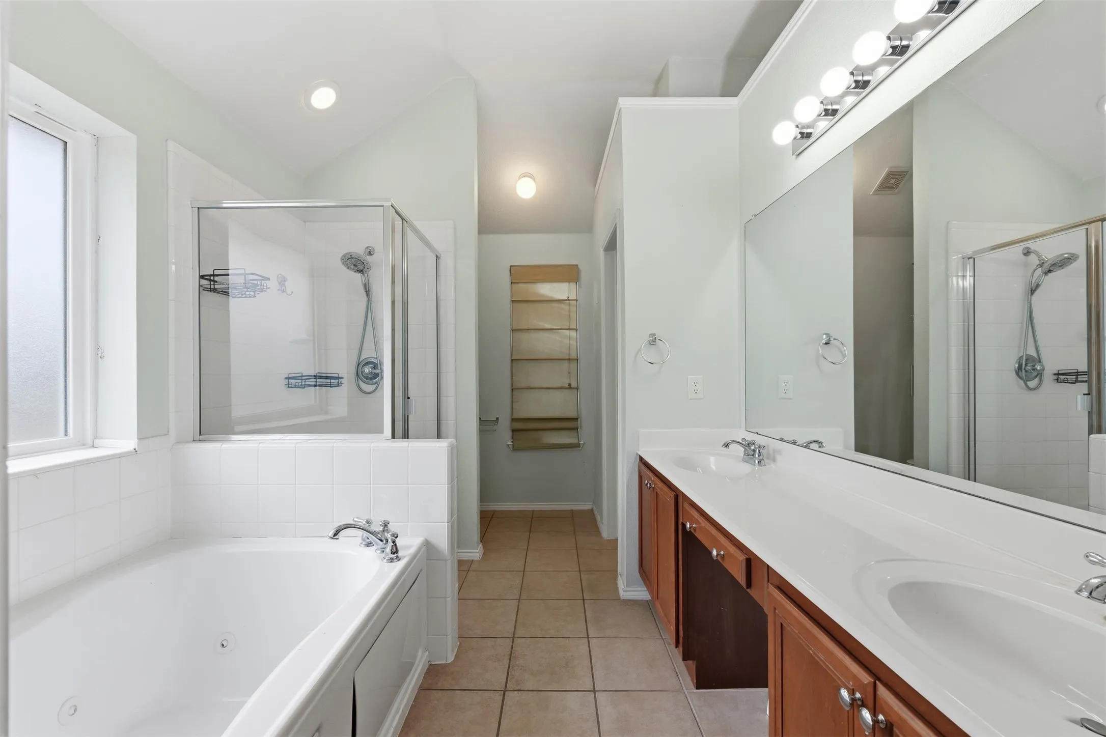 Single Family Residence For Sale in Ellis County , 3221 Canary Lane, Midlothian, Texas 76065, 4 Bedroom, 2 Bathroom, 2 Garage spaces, 2,039 Sqft, built in 2007, mls#21341878, Real Estate Agent in Midlothian, Homes For Sale in Ellis county, Homes For Sale in Midlothian, Realtor in Midlothian Texas, Real Estate Brokerage Independent Realty Texas, Luminita Cordes Realtor