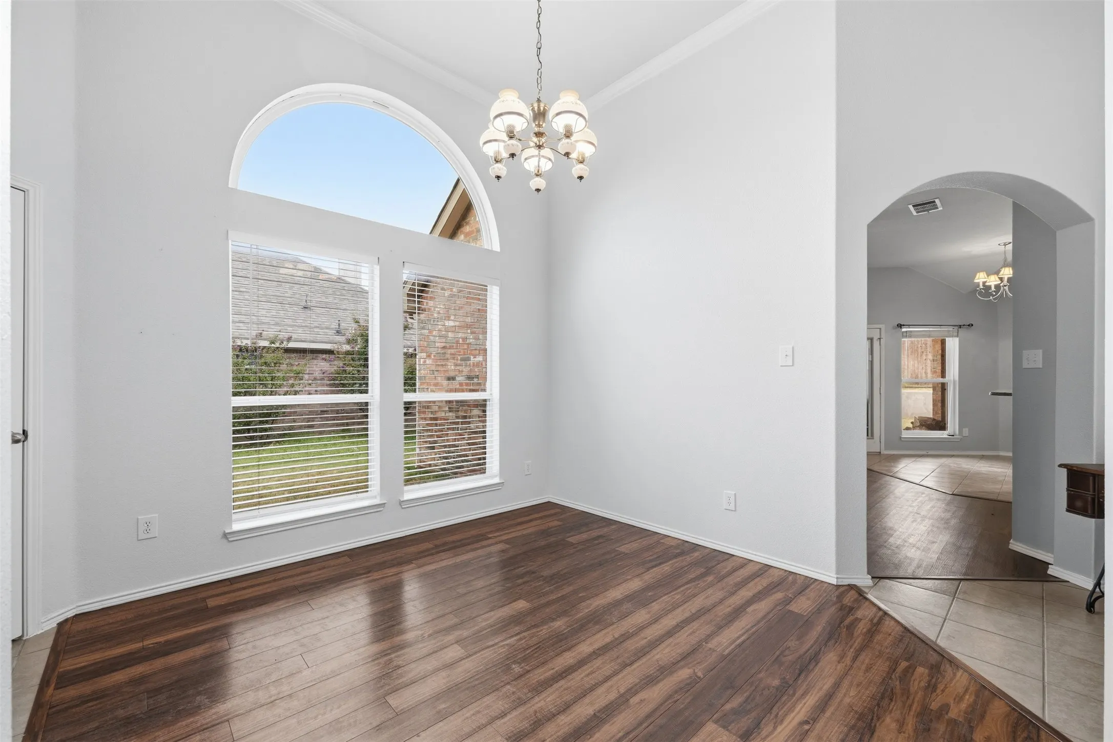 Single Family Residence For Sale in Ellis County , 3221 Canary Lane, Midlothian, Texas 76065, 4 Bedroom, 2 Bathroom, 2 Garage spaces, 2,039 Sqft, built in 2007, mls#21341878, Real Estate Agent in Midlothian, Homes For Sale in Ellis county, Homes For Sale in Midlothian, Realtor in Midlothian Texas, Real Estate Brokerage Independent Realty Texas, Luminita Cordes Realtor
