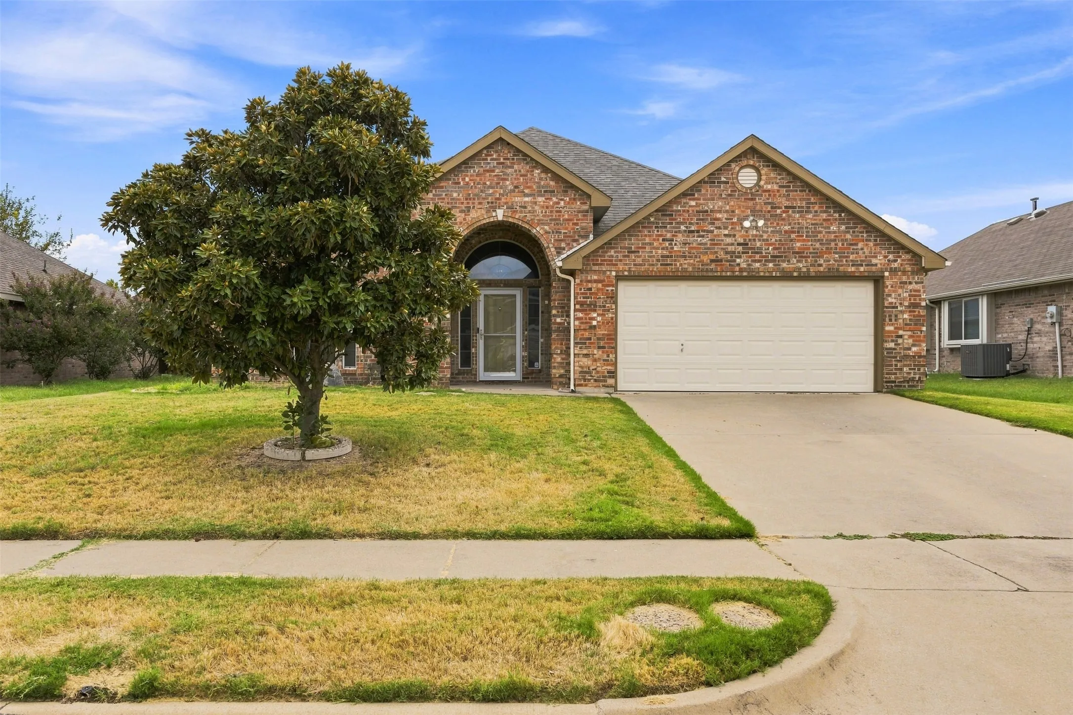 Single Family Residence For Sale in Ellis County , 3221 Canary Lane, Midlothian, Texas 76065, 4 Bedroom, 2 Bathroom, 2 Garage spaces, 2,039 Sqft, built in 2007, mls#21341878, Real Estate Agent in Midlothian, Homes For Sale in Ellis county, Homes For Sale in Midlothian, Realtor in Midlothian Texas, Real Estate Brokerage Independent Realty Texas, Luminita Cordes Realtor
