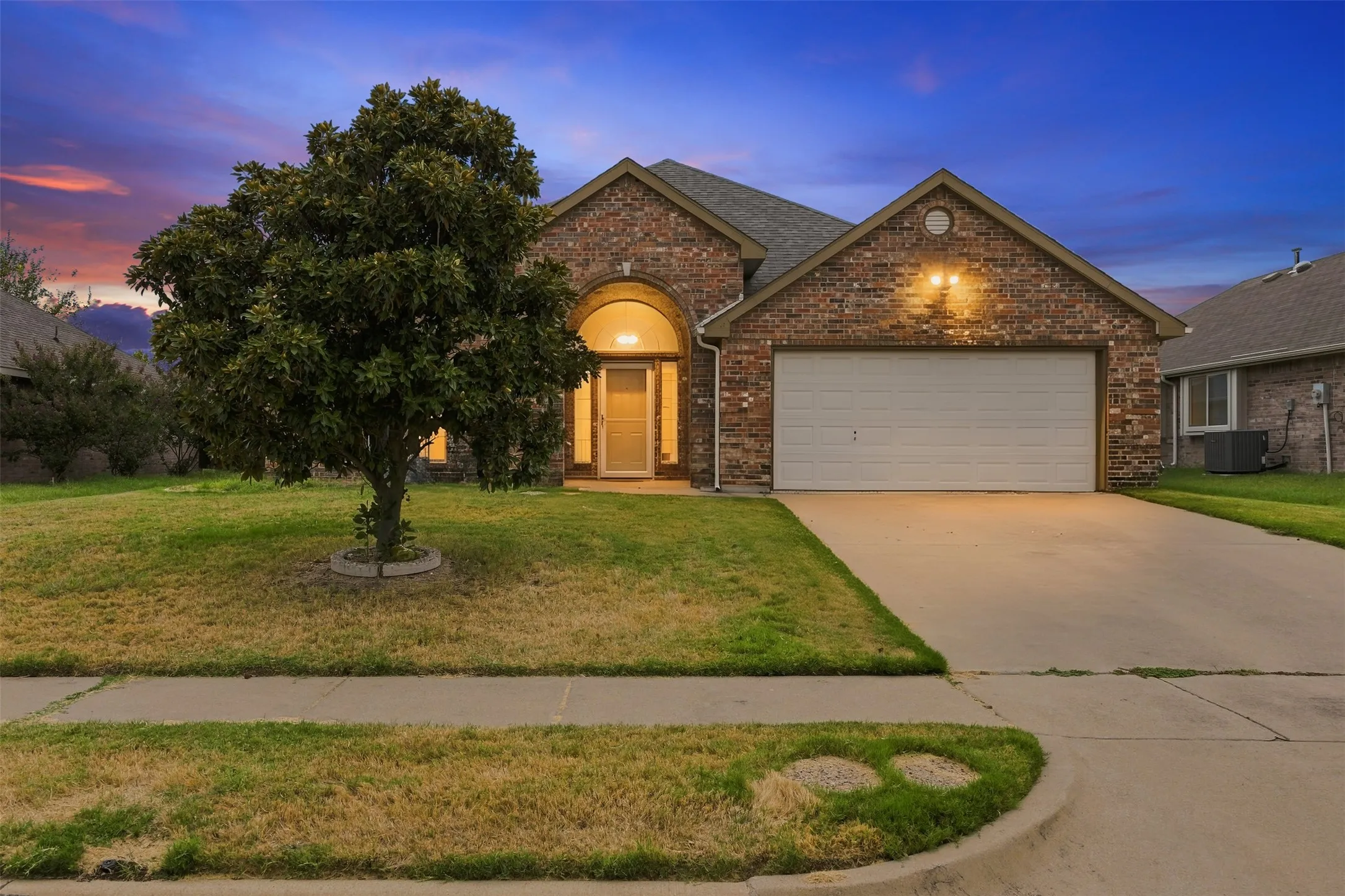 Single Family Residence For Sale in Ellis County , 3221 Canary Lane, Midlothian, Texas 76065, 4 Bedroom, 2 Bathroom, 2 Garage spaces, 2,039 Sqft, built in 2007, mls#21341878, Real Estate Agent in Midlothian, Homes For Sale in Ellis county, Homes For Sale in Midlothian, Realtor in Midlothian Texas, Real Estate Brokerage Independent Realty Texas, Luminita Cordes Realtor