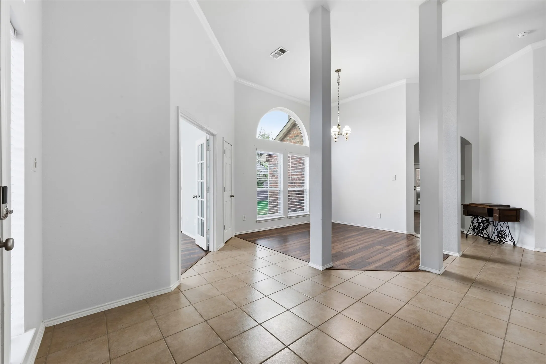 Single Family Residence For Sale in Ellis County , 3221 Canary Lane, Midlothian, Texas 76065, 4 Bedroom, 2 Bathroom, 2 Garage spaces, 2,039 Sqft, built in 2007, mls#21341878, Real Estate Agent in Midlothian, Homes For Sale in Ellis county, Homes For Sale in Midlothian, Realtor in Midlothian Texas, Real Estate Brokerage Independent Realty Texas, Luminita Cordes Realtor
