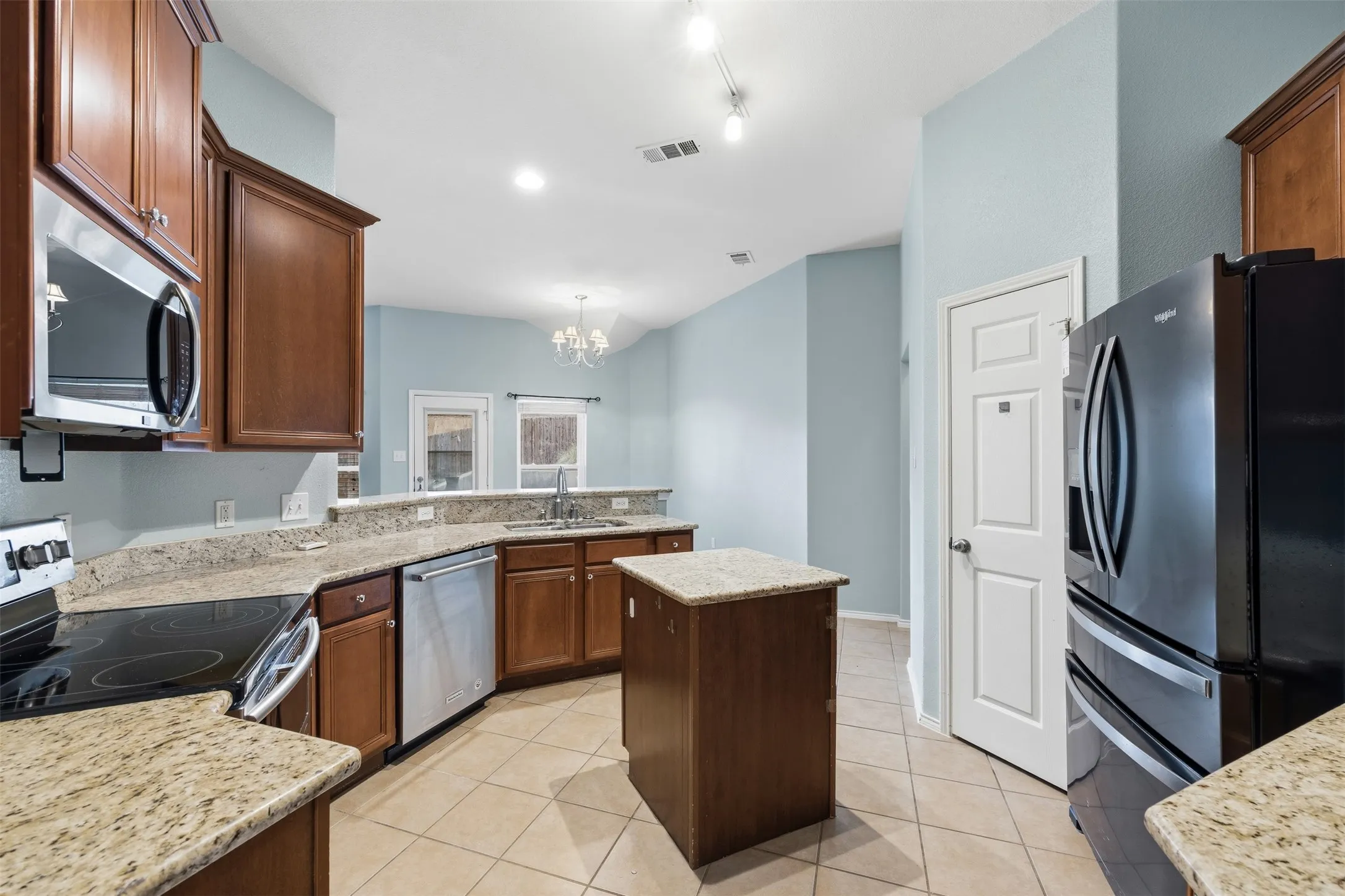 Single Family Residence For Sale in Ellis County , 3221 Canary Lane, Midlothian, Texas 76065, 4 Bedroom, 2 Bathroom, 2 Garage spaces, 2,039 Sqft, built in 2007, mls#21341878, Real Estate Agent in Midlothian, Homes For Sale in Ellis county, Homes For Sale in Midlothian, Realtor in Midlothian Texas, Real Estate Brokerage Independent Realty Texas, Luminita Cordes Realtor