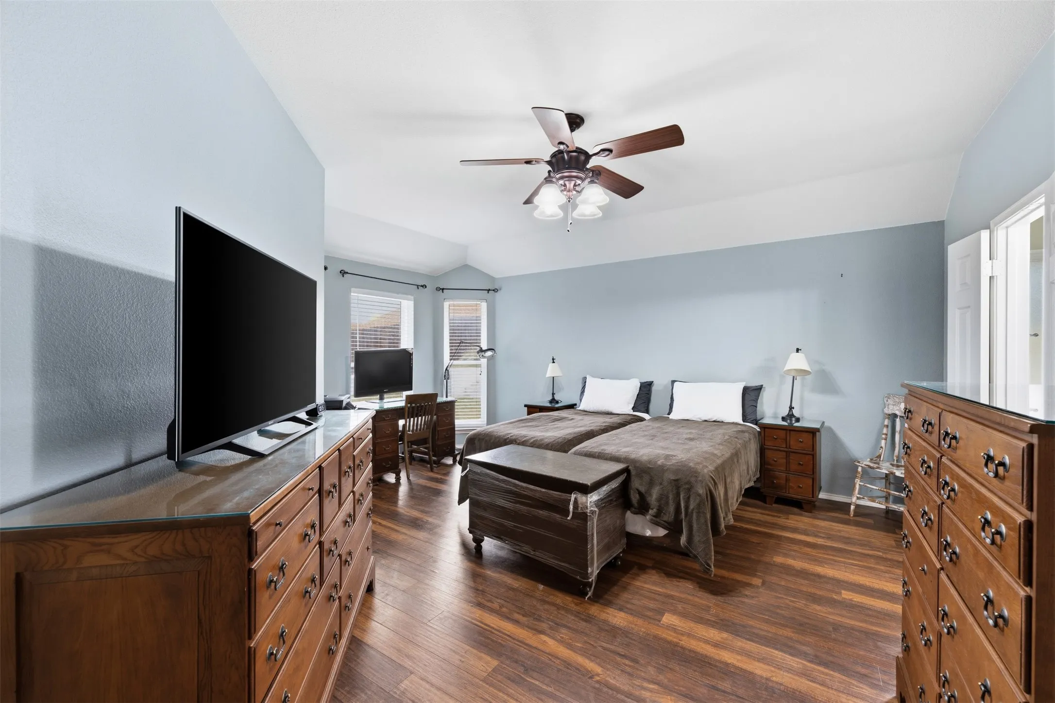 Single Family Residence For Sale in Ellis County , 3221 Canary Lane, Midlothian, Texas 76065, 4 Bedroom, 2 Bathroom, 2 Garage spaces, 2,039 Sqft, built in 2007, mls#21341878, Real Estate Agent in Midlothian, Homes For Sale in Ellis county, Homes For Sale in Midlothian, Realtor in Midlothian Texas, Real Estate Brokerage Independent Realty Texas, Luminita Cordes Realtor
