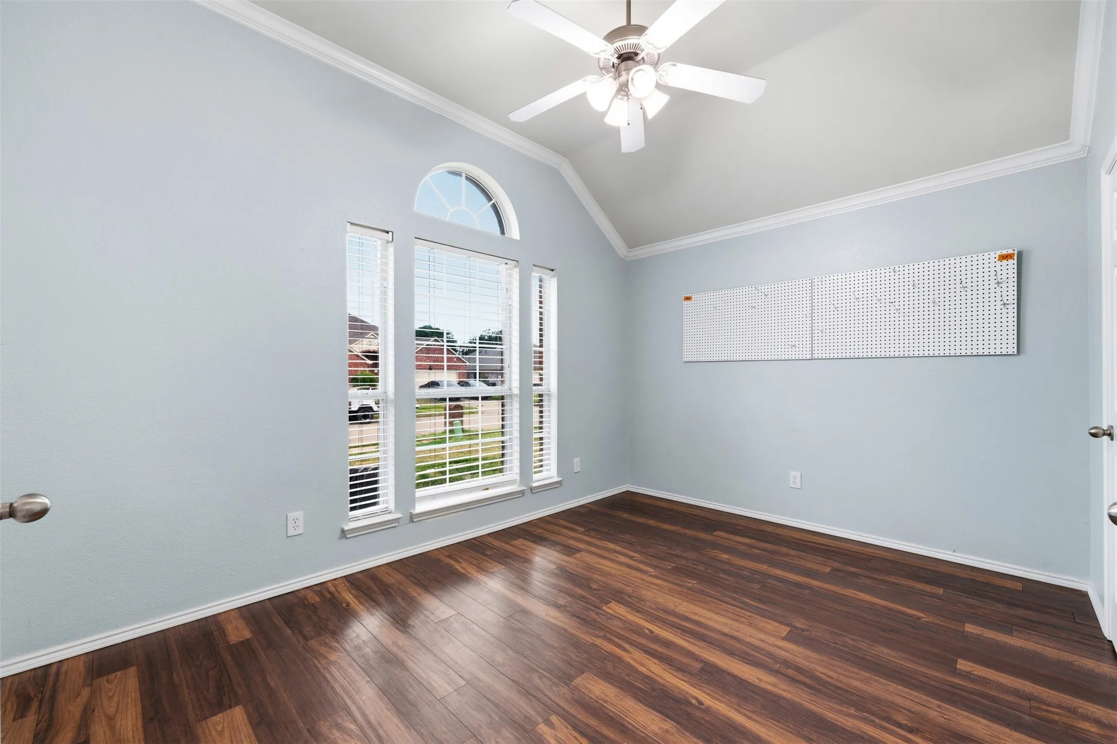 Single Family Residence For Sale in Ellis County , 3221 Canary Lane, Midlothian, Texas 76065, 4 Bedroom, 2 Bathroom, 2 Garage spaces, 2,039 Sqft, built in 2007, mls#21341878, Real Estate Agent in Midlothian, Homes For Sale in Ellis county, Homes For Sale in Midlothian, Realtor in Midlothian Texas, Real Estate Brokerage Independent Realty Texas, Luminita Cordes Realtor