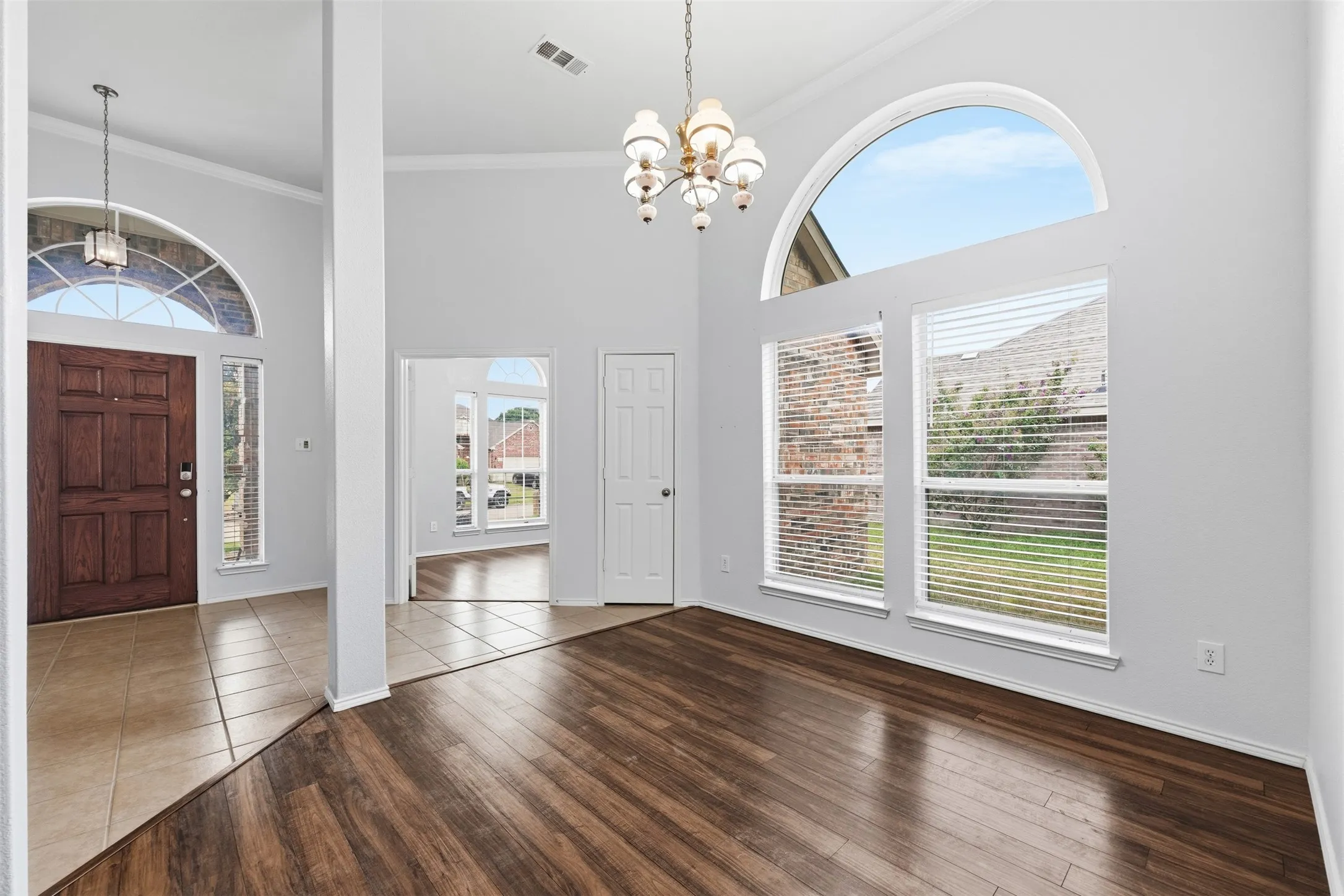 Single Family Residence For Sale in Ellis County , 3221 Canary Lane, Midlothian, Texas 76065, 4 Bedroom, 2 Bathroom, 2 Garage spaces, 2,039 Sqft, built in 2007, mls#21341878, Real Estate Agent in Midlothian, Homes For Sale in Ellis county, Homes For Sale in Midlothian, Realtor in Midlothian Texas, Real Estate Brokerage Independent Realty Texas, Luminita Cordes Realtor
