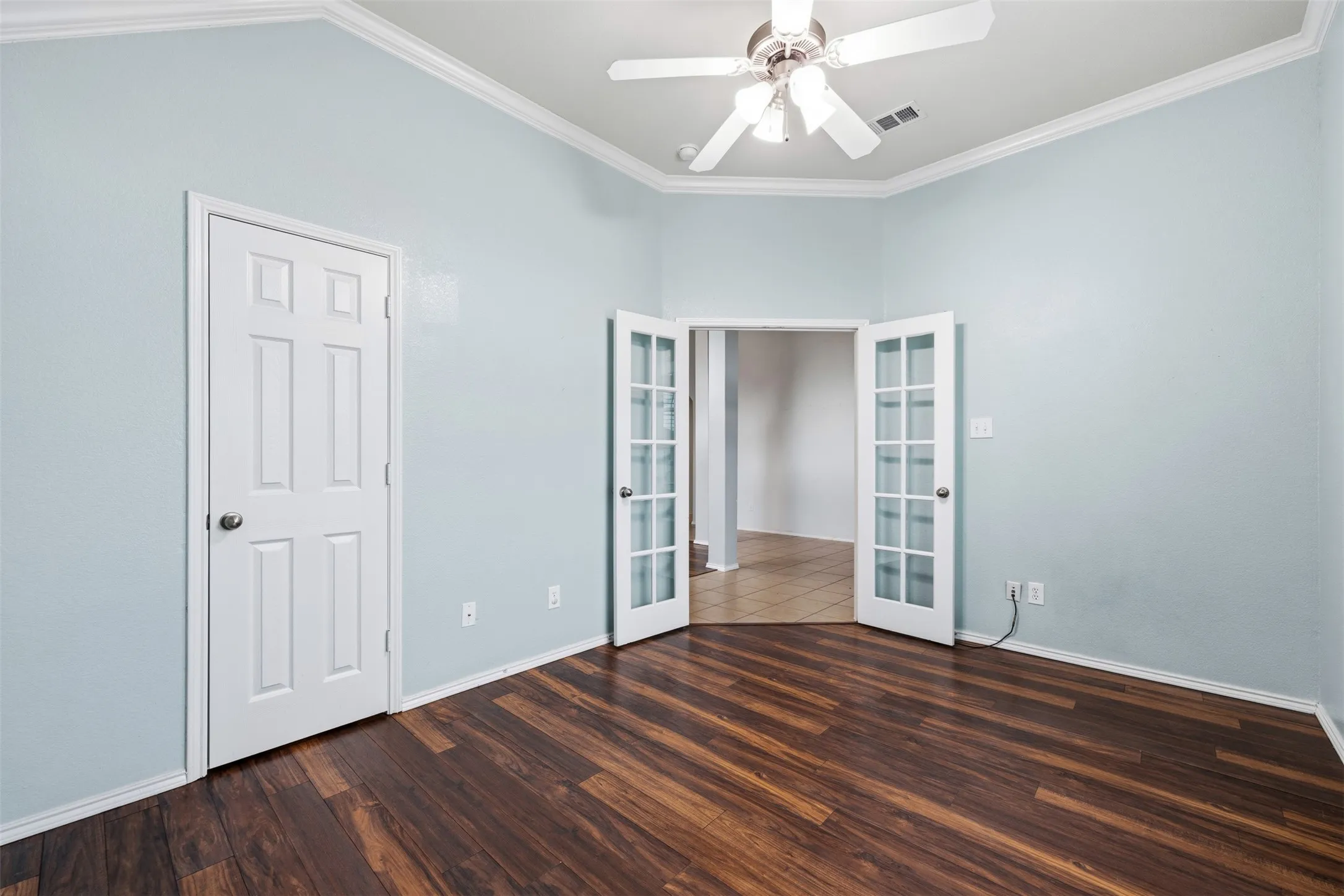 Single Family Residence For Sale in Ellis County , 3221 Canary Lane, Midlothian, Texas 76065, 4 Bedroom, 2 Bathroom, 2 Garage spaces, 2,039 Sqft, built in 2007, mls#21341878, Real Estate Agent in Midlothian, Homes For Sale in Ellis county, Homes For Sale in Midlothian, Realtor in Midlothian Texas, Real Estate Brokerage Independent Realty Texas, Luminita Cordes Realtor
