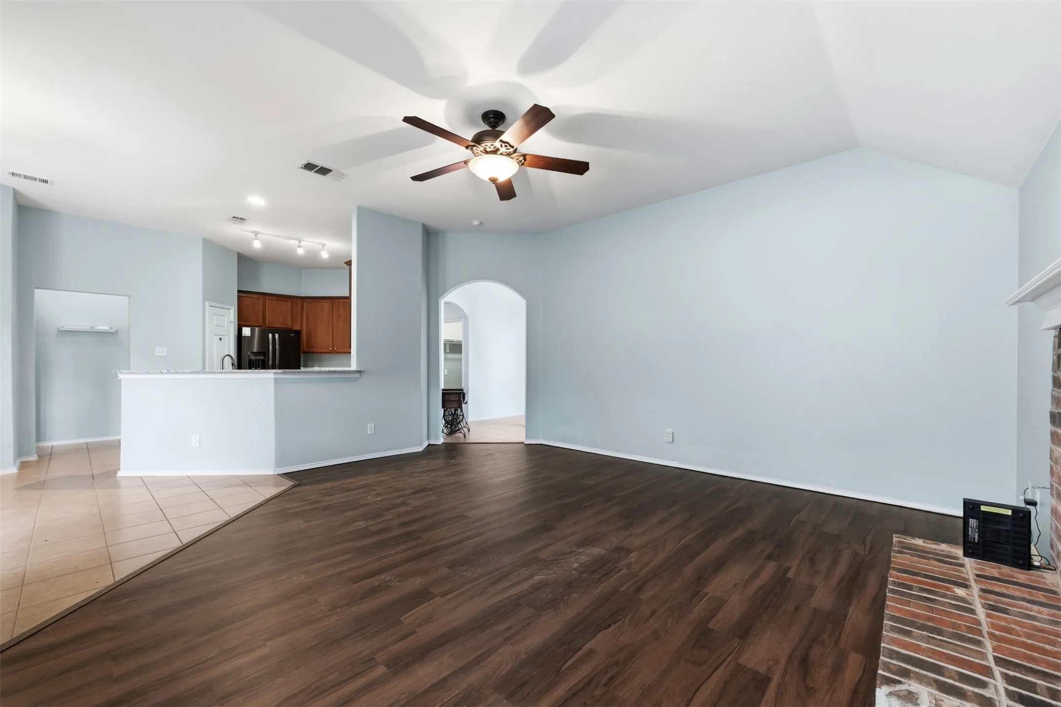 Single Family Residence For Sale in Ellis County , 3221 Canary Lane, Midlothian, Texas 76065, 4 Bedroom, 2 Bathroom, 2 Garage spaces, 2,039 Sqft, built in 2007, mls#21341878, Real Estate Agent in Midlothian, Homes For Sale in Ellis county, Homes For Sale in Midlothian, Realtor in Midlothian Texas, Real Estate Brokerage Independent Realty Texas, Luminita Cordes Realtor