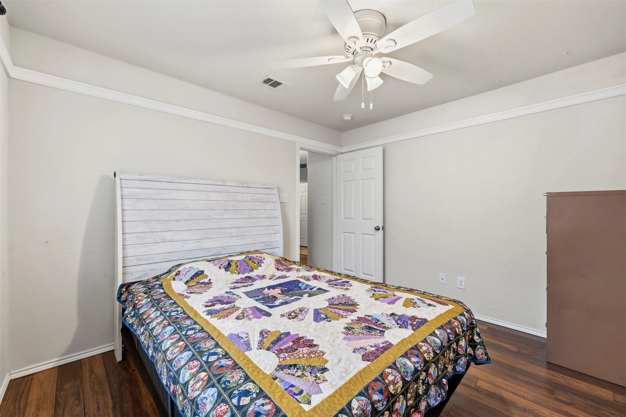 Single Family Residence For Sale in Ellis County , 3221 Canary Lane, Midlothian, Texas 76065, 4 Bedroom, 2 Bathroom, 2 Garage spaces, 2,039 Sqft, built in 2007, mls#21341878, Real Estate Agent in Midlothian, Homes For Sale in Ellis county, Homes For Sale in Midlothian, Realtor in Midlothian Texas, Real Estate Brokerage Independent Realty Texas, Luminita Cordes Realtor