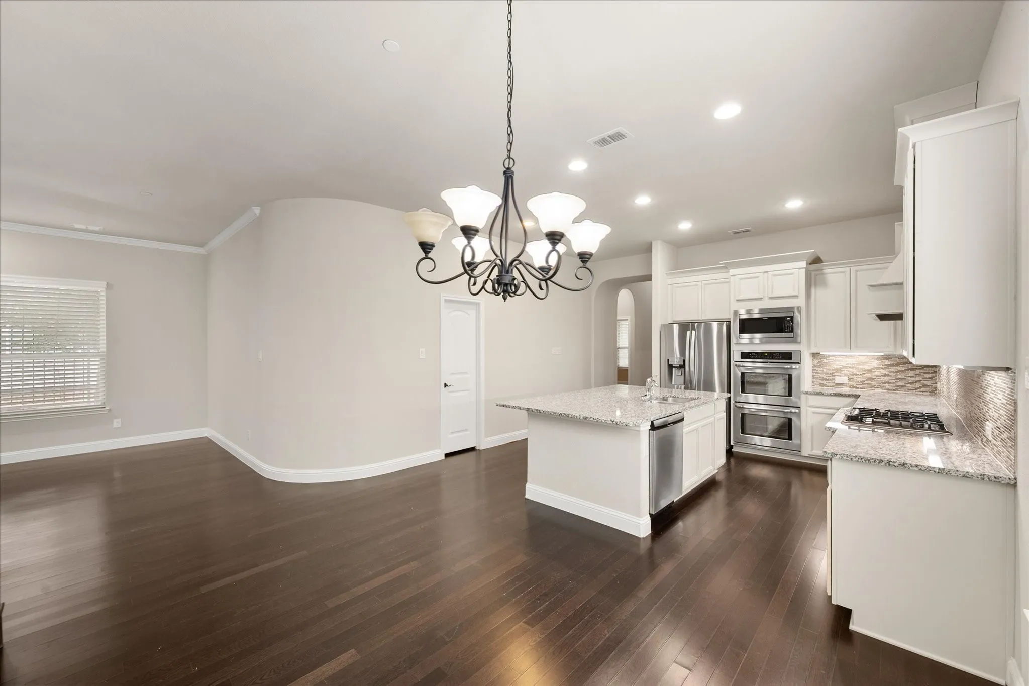 Single Family Residence For Sale in Collin County , 5145 Kentwood Drive, Mc Kinney, Texas 75070, 3 Bedroom, 3 Bathroom, 2 Garage spaces, 2,584 Sqft, built in 2015, mls#21341879, Real Estate Agent in Mc Kinney, Homes For Sale in Collin county, Homes For Sale in Mc Kinney, Realtor in Mc Kinney Texas, Real Estate Brokerage Independent Realty Texas, Luminita Cordes Realtor