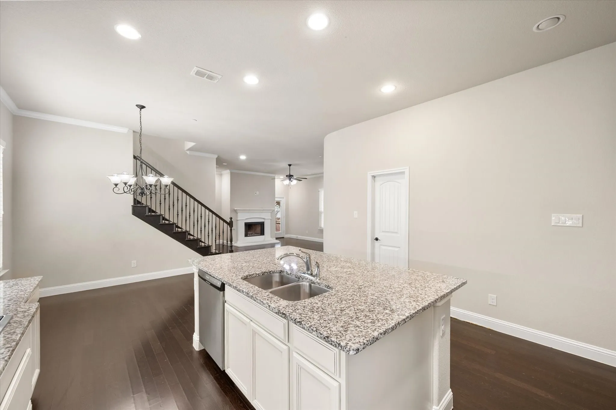 Single Family Residence For Sale in Collin County , 5145 Kentwood Drive, Mc Kinney, Texas 75070, 3 Bedroom, 3 Bathroom, 2 Garage spaces, 2,584 Sqft, built in 2015, mls#21341879, Real Estate Agent in Mc Kinney, Homes For Sale in Collin county, Homes For Sale in Mc Kinney, Realtor in Mc Kinney Texas, Real Estate Brokerage Independent Realty Texas, Luminita Cordes Realtor