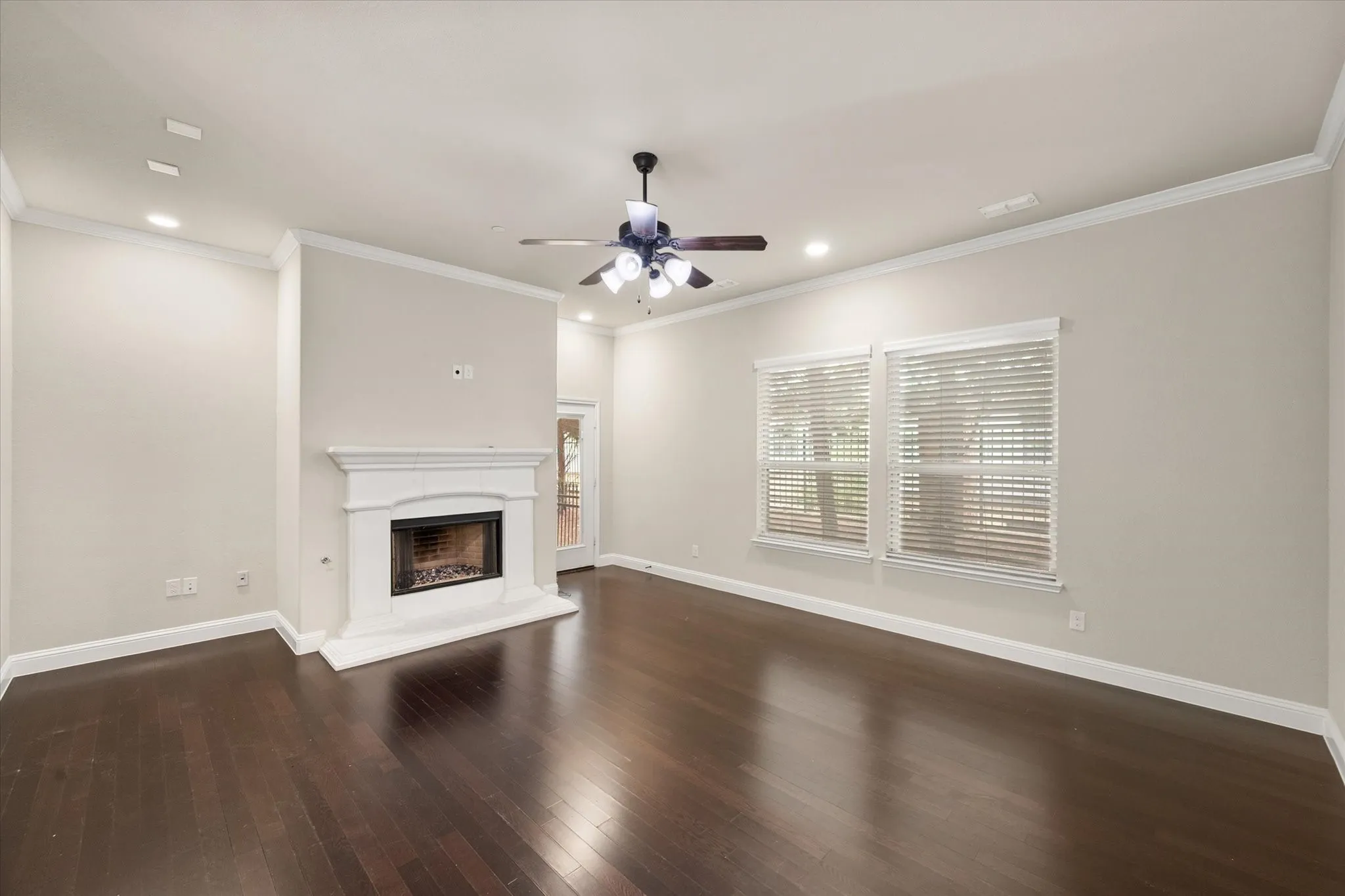 Single Family Residence For Sale in Collin County , 5145 Kentwood Drive, Mc Kinney, Texas 75070, 3 Bedroom, 3 Bathroom, 2 Garage spaces, 2,584 Sqft, built in 2015, mls#21341879, Real Estate Agent in Mc Kinney, Homes For Sale in Collin county, Homes For Sale in Mc Kinney, Realtor in Mc Kinney Texas, Real Estate Brokerage Independent Realty Texas, Luminita Cordes Realtor