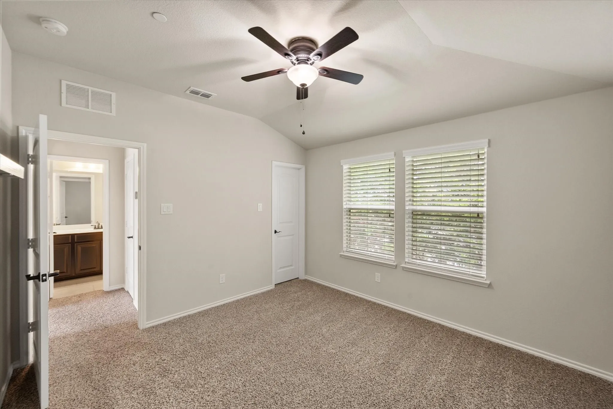 Single Family Residence For Sale in Collin County , 5145 Kentwood Drive, Mc Kinney, Texas 75070, 3 Bedroom, 3 Bathroom, 2 Garage spaces, 2,584 Sqft, built in 2015, mls#21341879, Real Estate Agent in Mc Kinney, Homes For Sale in Collin county, Homes For Sale in Mc Kinney, Realtor in Mc Kinney Texas, Real Estate Brokerage Independent Realty Texas, Luminita Cordes Realtor