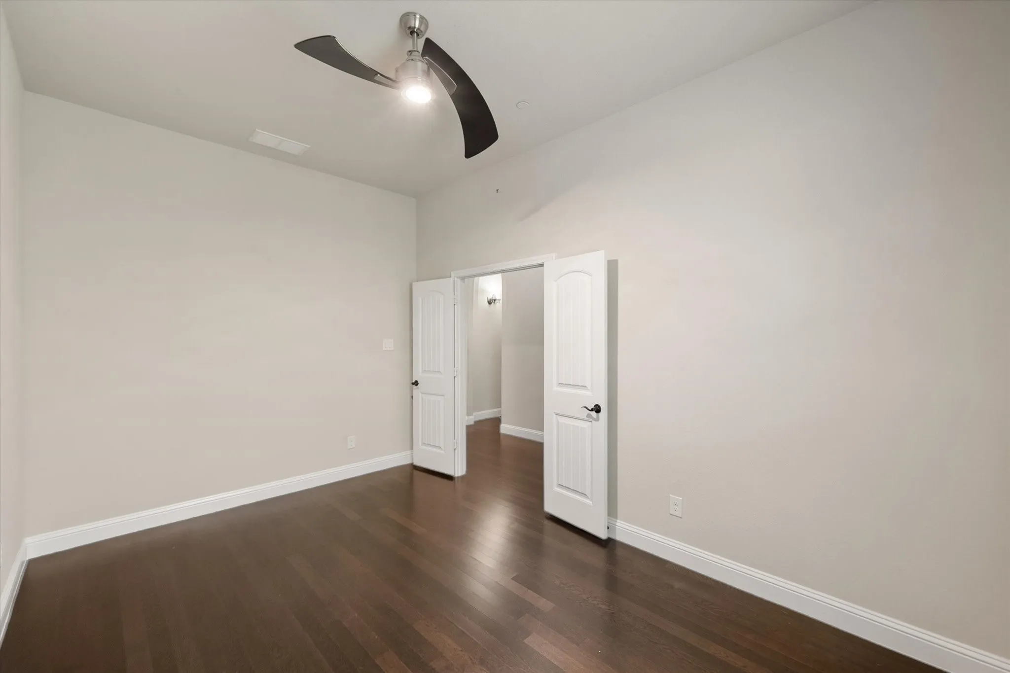 Single Family Residence For Sale in Collin County , 5145 Kentwood Drive, Mc Kinney, Texas 75070, 3 Bedroom, 3 Bathroom, 2 Garage spaces, 2,584 Sqft, built in 2015, mls#21341879, Real Estate Agent in Mc Kinney, Homes For Sale in Collin county, Homes For Sale in Mc Kinney, Realtor in Mc Kinney Texas, Real Estate Brokerage Independent Realty Texas, Luminita Cordes Realtor