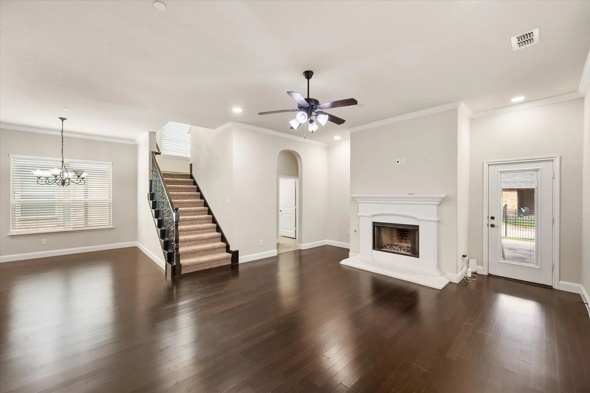 Single Family Residence For Sale in Collin County , 5145 Kentwood Drive, Mc Kinney, Texas 75070, 3 Bedroom, 3 Bathroom, 2 Garage spaces, 2,584 Sqft, built in 2015, mls#21341879, Real Estate Agent in Mc Kinney, Homes For Sale in Collin county, Homes For Sale in Mc Kinney, Realtor in Mc Kinney Texas, Real Estate Brokerage Independent Realty Texas, Luminita Cordes Realtor