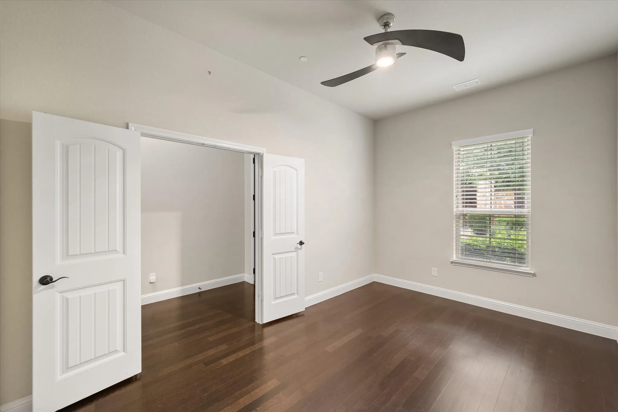 Single Family Residence For Sale in Collin County , 5145 Kentwood Drive, Mc Kinney, Texas 75070, 3 Bedroom, 3 Bathroom, 2 Garage spaces, 2,584 Sqft, built in 2015, mls#21341879, Real Estate Agent in Mc Kinney, Homes For Sale in Collin county, Homes For Sale in Mc Kinney, Realtor in Mc Kinney Texas, Real Estate Brokerage Independent Realty Texas, Luminita Cordes Realtor