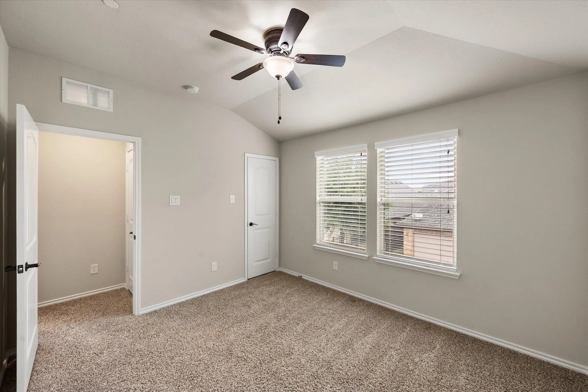Single Family Residence For Sale in Collin County , 5145 Kentwood Drive, Mc Kinney, Texas 75070, 3 Bedroom, 3 Bathroom, 2 Garage spaces, 2,584 Sqft, built in 2015, mls#21341879, Real Estate Agent in Mc Kinney, Homes For Sale in Collin county, Homes For Sale in Mc Kinney, Realtor in Mc Kinney Texas, Real Estate Brokerage Independent Realty Texas, Luminita Cordes Realtor
