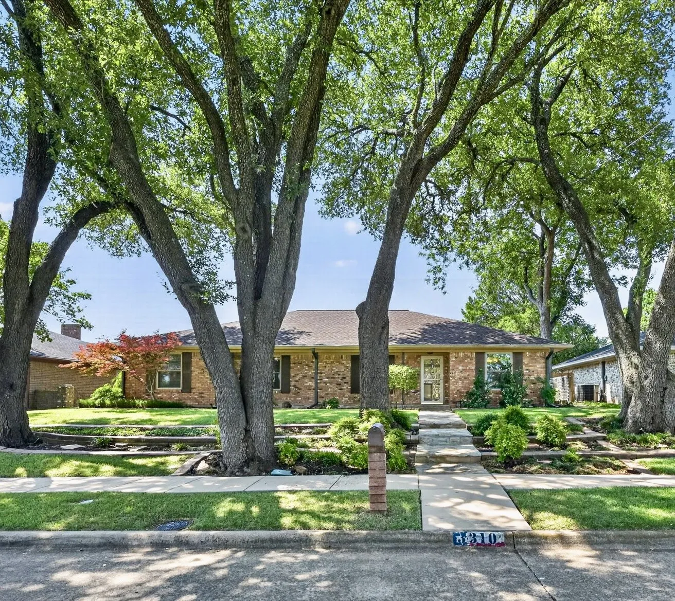 Single Family Residence For Sale in Collin County , 3310 Raintree Drive, Plano, Texas 75074, 4 Bedroom, 2 Bathroom, 2 Garage spaces, 2,020 Sqft, built in 1975, mls#21339825, Real Estate Agent in Plano, Homes For Sale in Collin county, Homes For Sale in Plano, Realtor in Plano Texas, Real Estate Brokerage Independent Realty Texas, Luminita Cordes Realtor