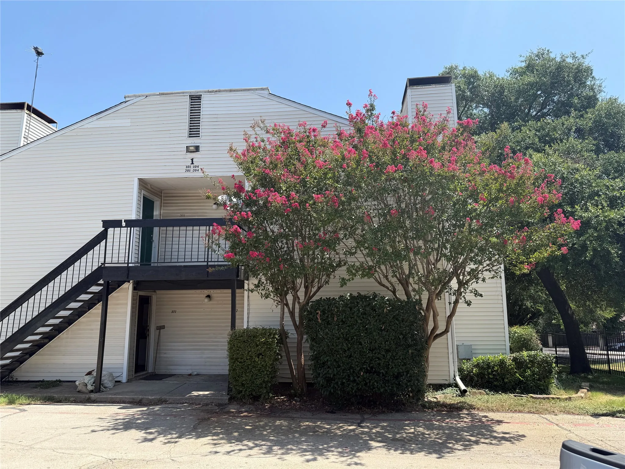 Condominium For Rent in Dallas County , 7431 Holly Hill Drive 102, Dallas, Texas 75231, 1 Bedroom, 1 Bathroom, Garage spaces, 616 Sqft, built in 1979, mls#21341881, Real Estate Agent in Dallas, Homes For Rent in Dallas county, Homes For Rent in Dallas, Realtor in Dallas Texas, Real Estate Brokerage Independent Realty Texas, Luminita Cordes Realtor