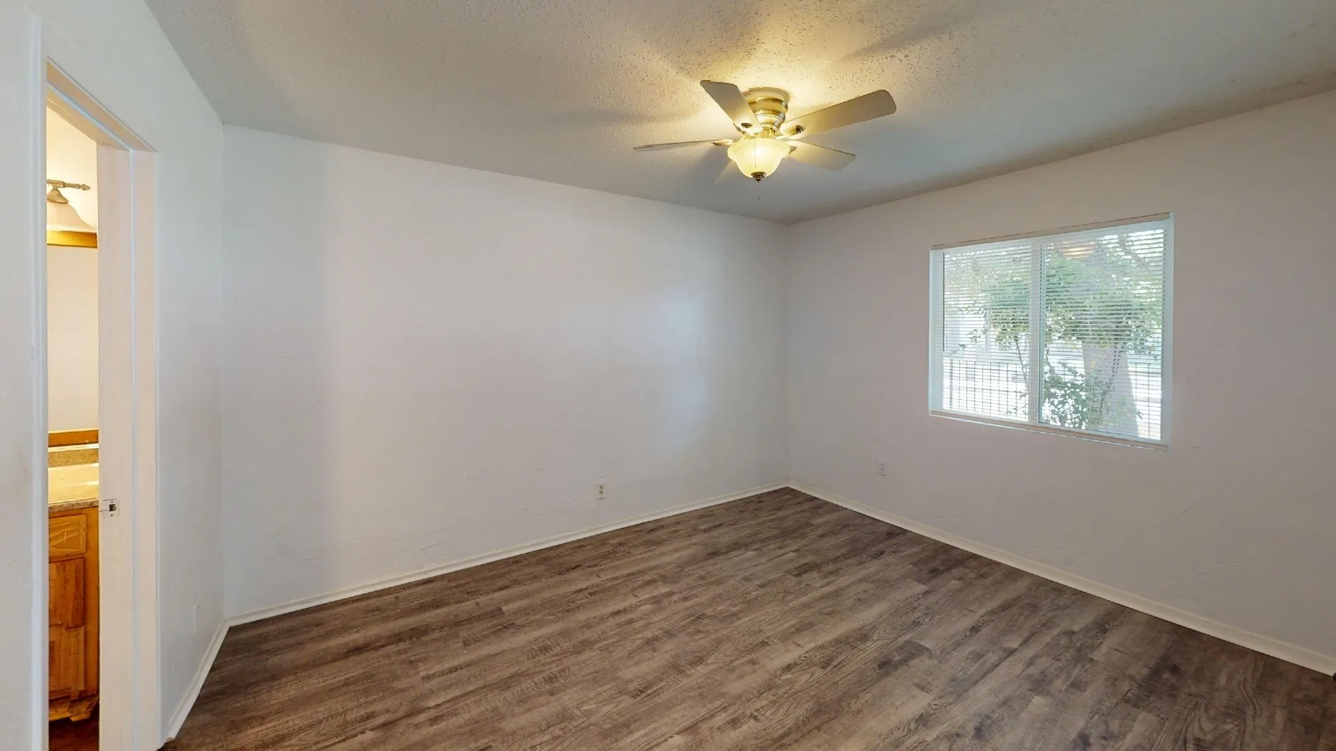 Condominium For Rent in Dallas County , 7431 Holly Hill Drive 102, Dallas, Texas 75231, 1 Bedroom, 1 Bathroom, Garage spaces, 616 Sqft, built in 1979, mls#21341881, Real Estate Agent in Dallas, Homes For Rent in Dallas county, Homes For Rent in Dallas, Realtor in Dallas Texas, Real Estate Brokerage Independent Realty Texas, Luminita Cordes Realtor