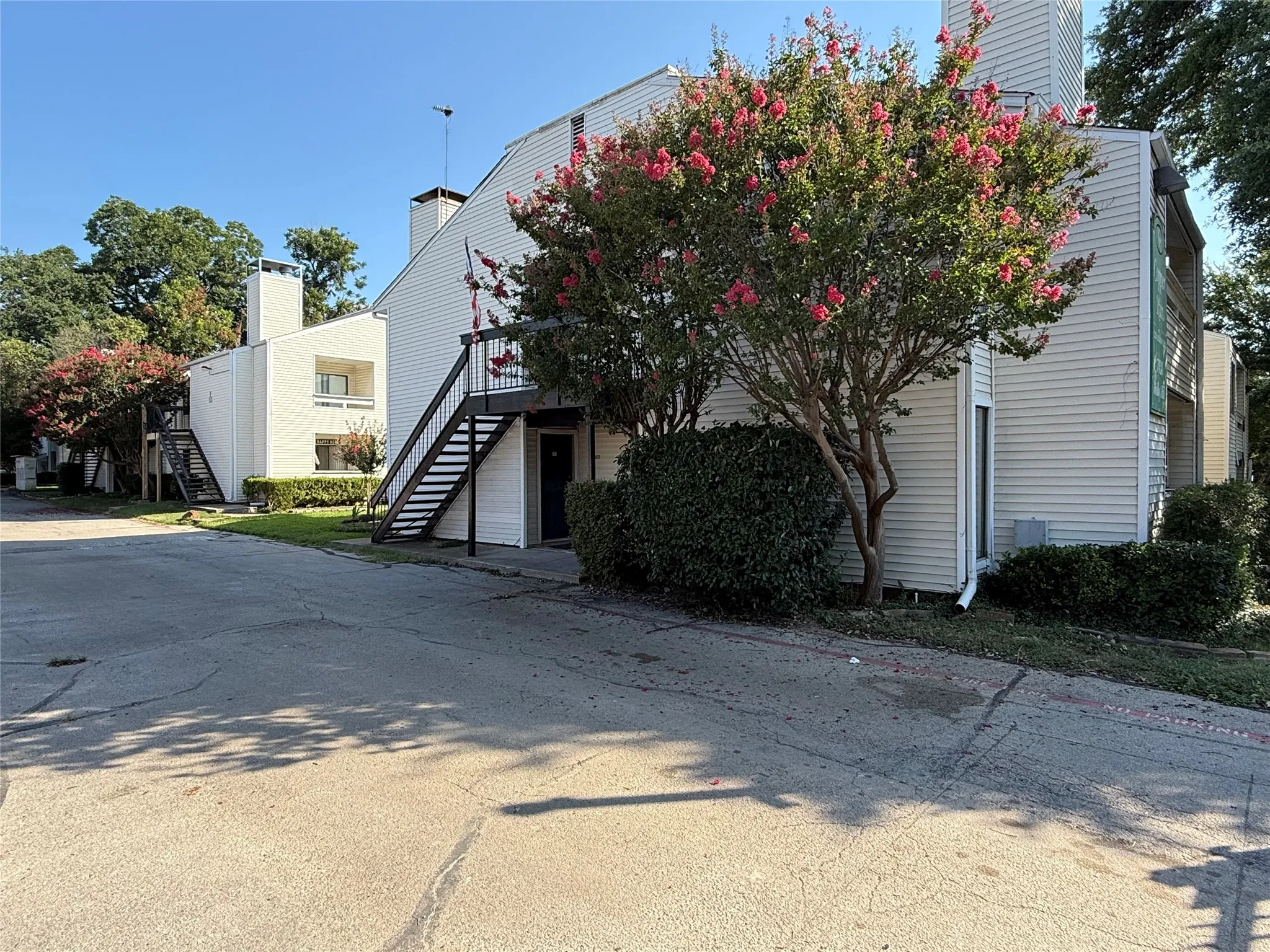 Condominium For Rent in Dallas County , 7431 Holly Hill Drive 102, Dallas, Texas 75231, 1 Bedroom, 1 Bathroom, Garage spaces, 616 Sqft, built in 1979, mls#21341881, Real Estate Agent in Dallas, Homes For Rent in Dallas county, Homes For Rent in Dallas, Realtor in Dallas Texas, Real Estate Brokerage Independent Realty Texas, Luminita Cordes Realtor