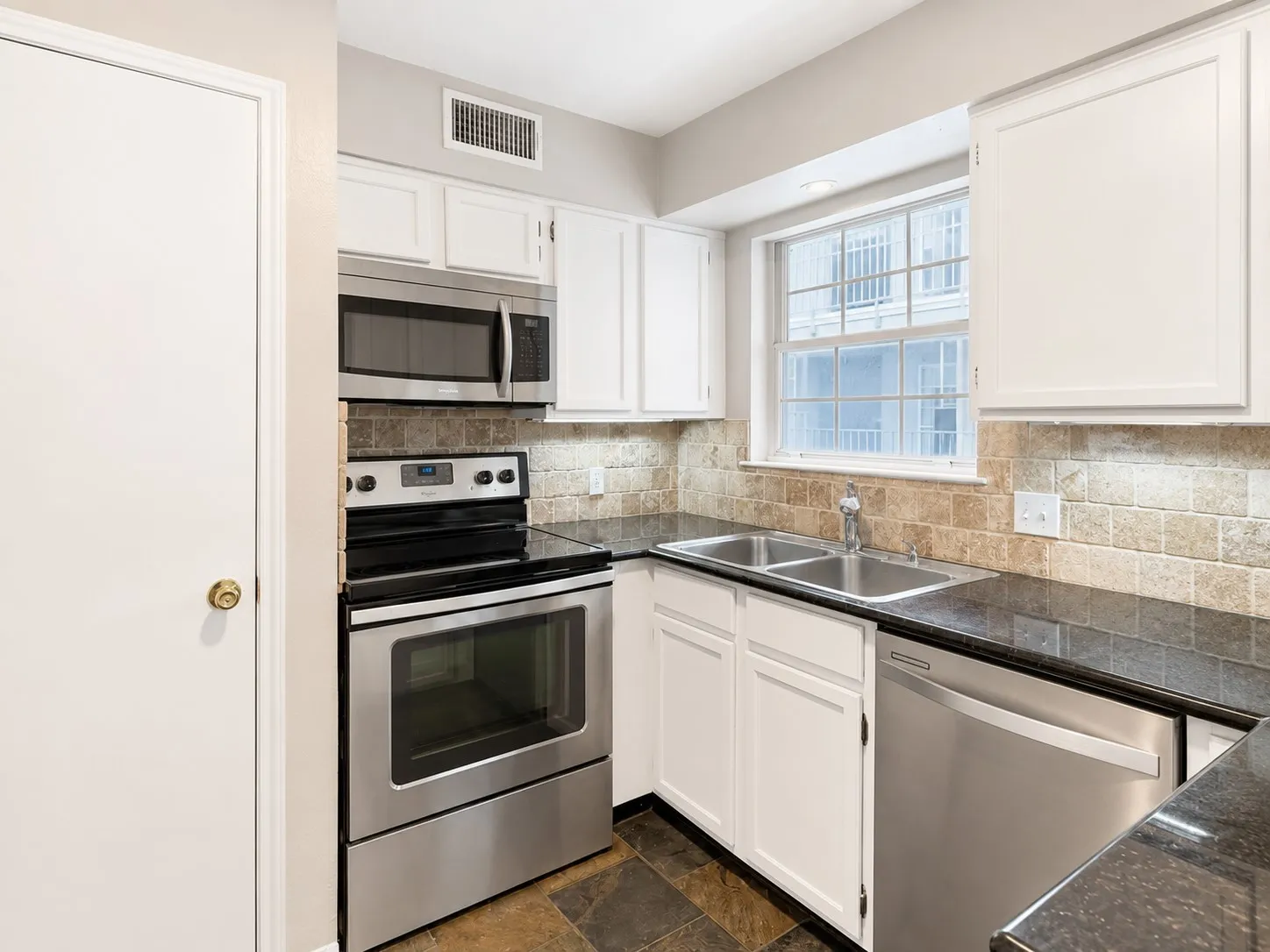 Condominium For Sale in Dallas County , 4303 Buena Vista Street 202, Dallas, Texas 75205, 1 Bedroom, 1 Bathroom, Garage spaces, 640 Sqft, built in 1983, mls#21341880, Real Estate Agent in Dallas, Homes For Sale in Dallas county, Homes For Sale in Dallas, Realtor in Dallas Texas, Real Estate Brokerage Independent Realty Texas, Luminita Cordes Realtor