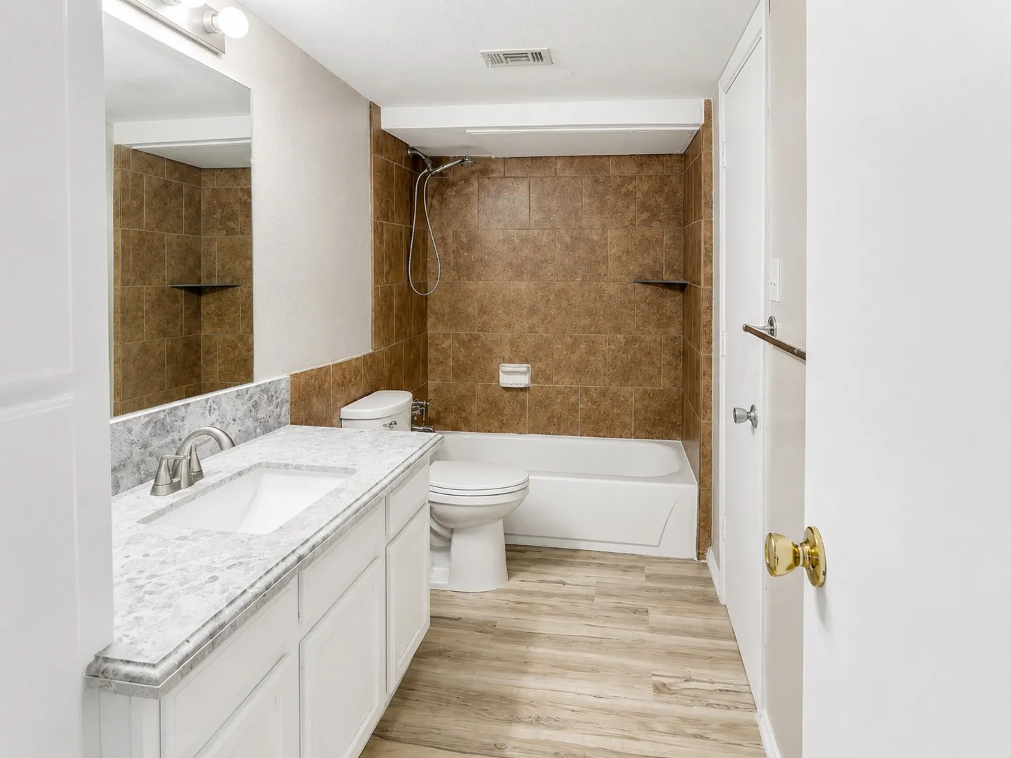 Condominium For Sale in Dallas County , 4303 Buena Vista Street 202, Dallas, Texas 75205, 1 Bedroom, 1 Bathroom, Garage spaces, 640 Sqft, built in 1983, mls#21341880, Real Estate Agent in Dallas, Homes For Sale in Dallas county, Homes For Sale in Dallas, Realtor in Dallas Texas, Real Estate Brokerage Independent Realty Texas, Luminita Cordes Realtor