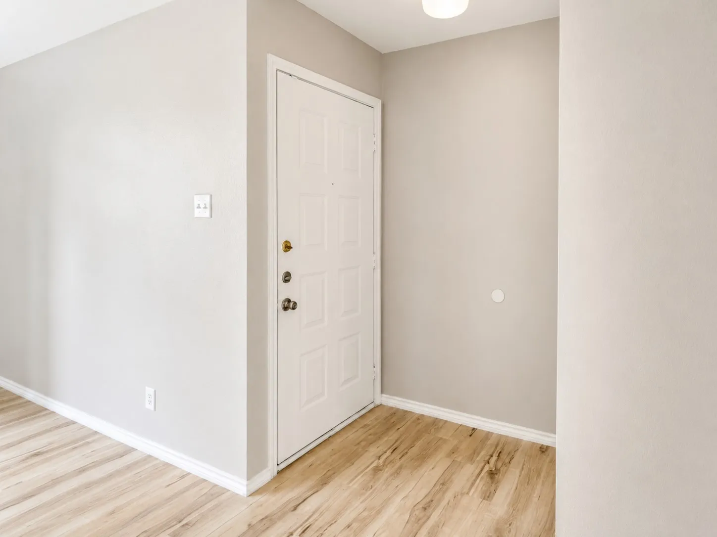 Condominium For Sale in Dallas County , 4303 Buena Vista Street 202, Dallas, Texas 75205, 1 Bedroom, 1 Bathroom, Garage spaces, 640 Sqft, built in 1983, mls#21341880, Real Estate Agent in Dallas, Homes For Sale in Dallas county, Homes For Sale in Dallas, Realtor in Dallas Texas, Real Estate Brokerage Independent Realty Texas, Luminita Cordes Realtor