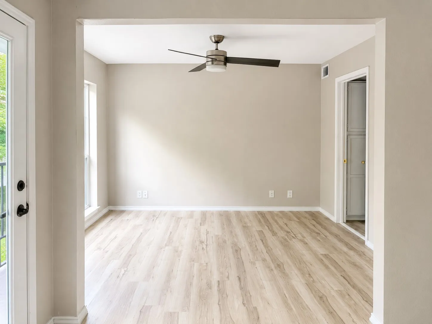 Condominium For Sale in Dallas County , 4303 Buena Vista Street 202, Dallas, Texas 75205, 1 Bedroom, 1 Bathroom, Garage spaces, 640 Sqft, built in 1983, mls#21341880, Real Estate Agent in Dallas, Homes For Sale in Dallas county, Homes For Sale in Dallas, Realtor in Dallas Texas, Real Estate Brokerage Independent Realty Texas, Luminita Cordes Realtor