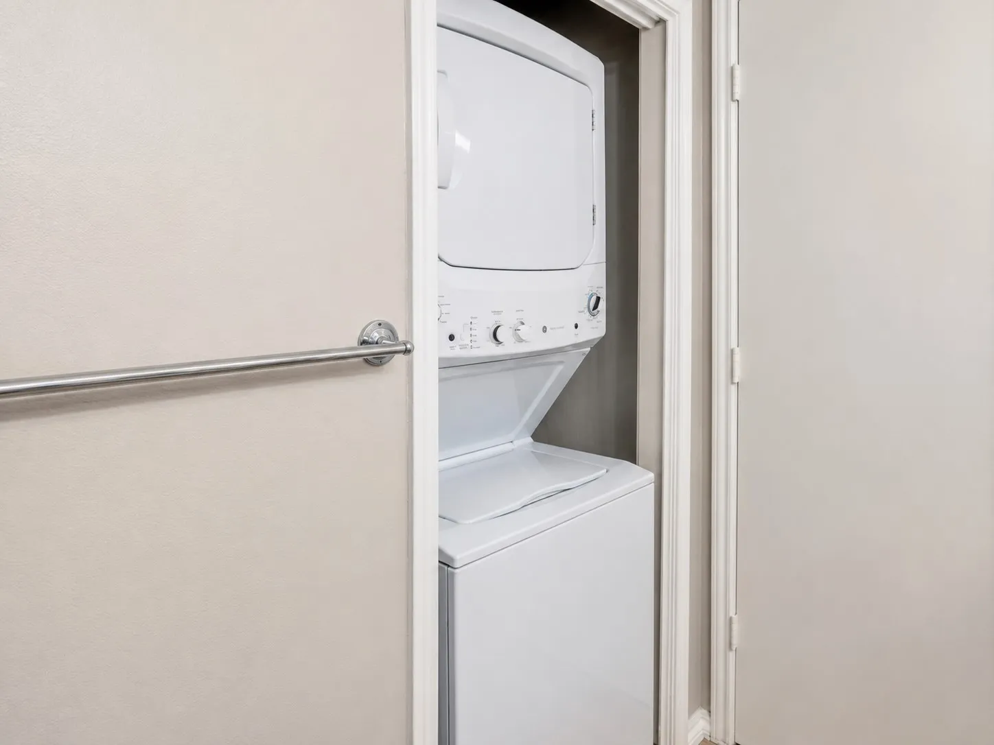 Condominium For Sale in Dallas County , 4303 Buena Vista Street 202, Dallas, Texas 75205, 1 Bedroom, 1 Bathroom, Garage spaces, 640 Sqft, built in 1983, mls#21341880, Real Estate Agent in Dallas, Homes For Sale in Dallas county, Homes For Sale in Dallas, Realtor in Dallas Texas, Real Estate Brokerage Independent Realty Texas, Luminita Cordes Realtor