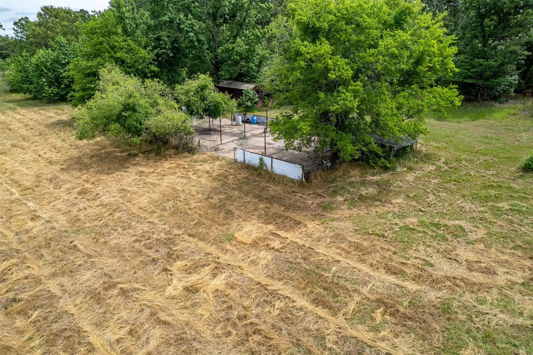 Manufactured Home For Sale in Van Zandt County , 895 VZ CR 4917, Ben Wheeler, Texas 75754, 2 Bedroom, 2 Bathroom, Garage spaces, 1,248 Sqft, built in 1977, mls#21315843, Real Estate Agent in Ben Wheeler, Homes For Sale in Van Zandt county, Homes For Sale in Ben Wheeler, Realtor in Ben Wheeler Texas, Real Estate Brokerage Independent Realty Texas, Luminita Cordes Realtor