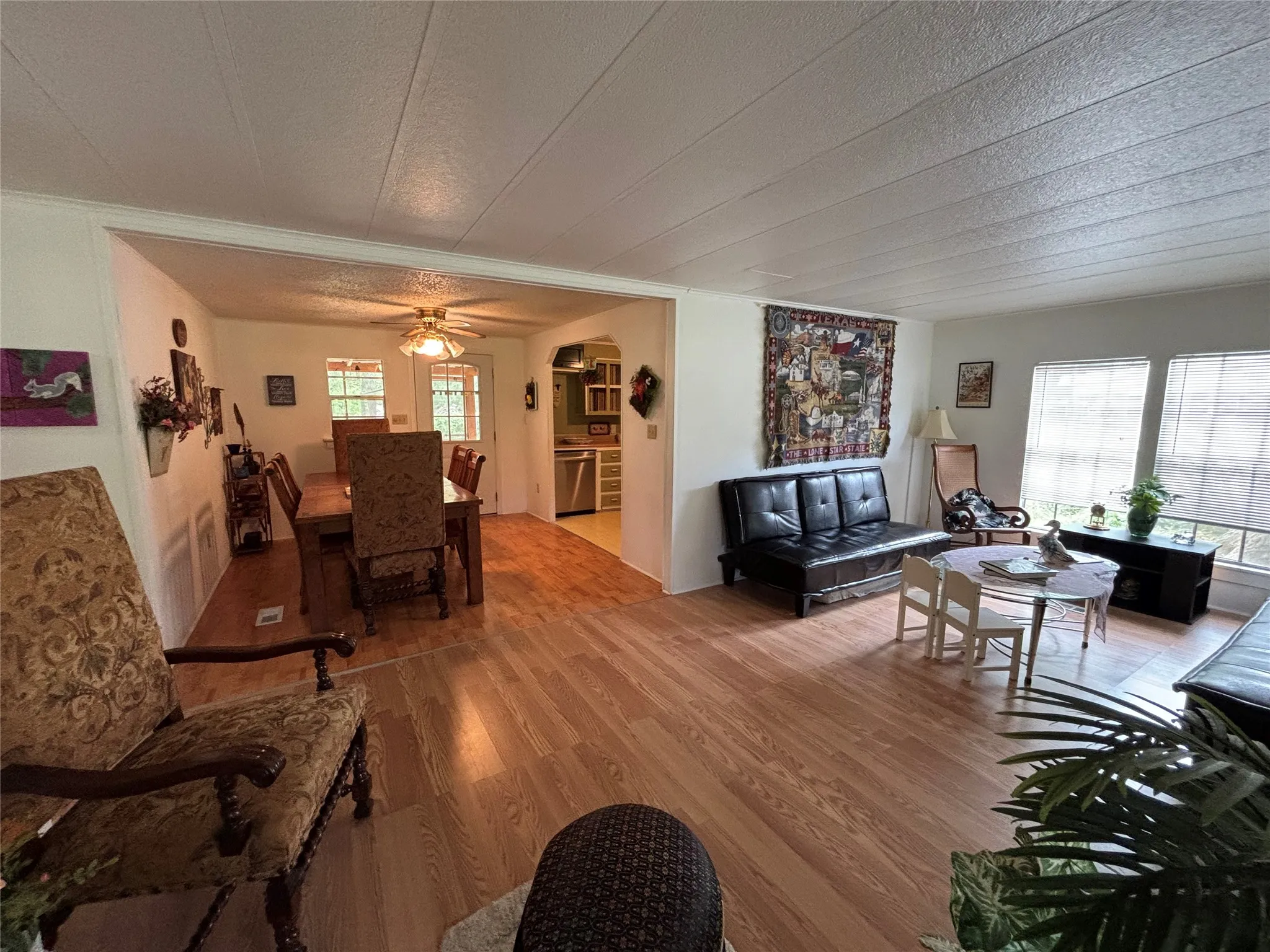 Manufactured Home For Sale in Van Zandt County , 895 VZ CR 4917, Ben Wheeler, Texas 75754, 2 Bedroom, 2 Bathroom, Garage spaces, 1,248 Sqft, built in 1977, mls#21315843, Real Estate Agent in Ben Wheeler, Homes For Sale in Van Zandt county, Homes For Sale in Ben Wheeler, Realtor in Ben Wheeler Texas, Real Estate Brokerage Independent Realty Texas, Luminita Cordes Realtor