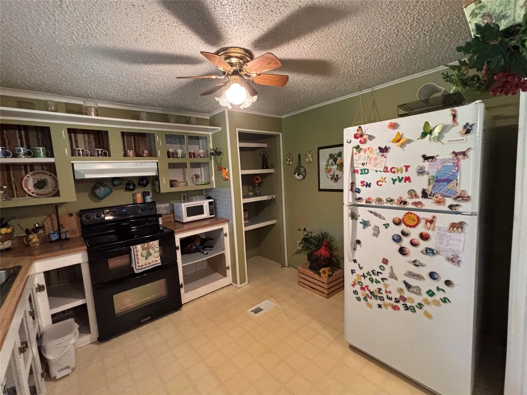 Manufactured Home For Sale in Van Zandt County , 895 VZ CR 4917, Ben Wheeler, Texas 75754, 2 Bedroom, 2 Bathroom, Garage spaces, 1,248 Sqft, built in 1977, mls#21315843, Real Estate Agent in Ben Wheeler, Homes For Sale in Van Zandt county, Homes For Sale in Ben Wheeler, Realtor in Ben Wheeler Texas, Real Estate Brokerage Independent Realty Texas, Luminita Cordes Realtor