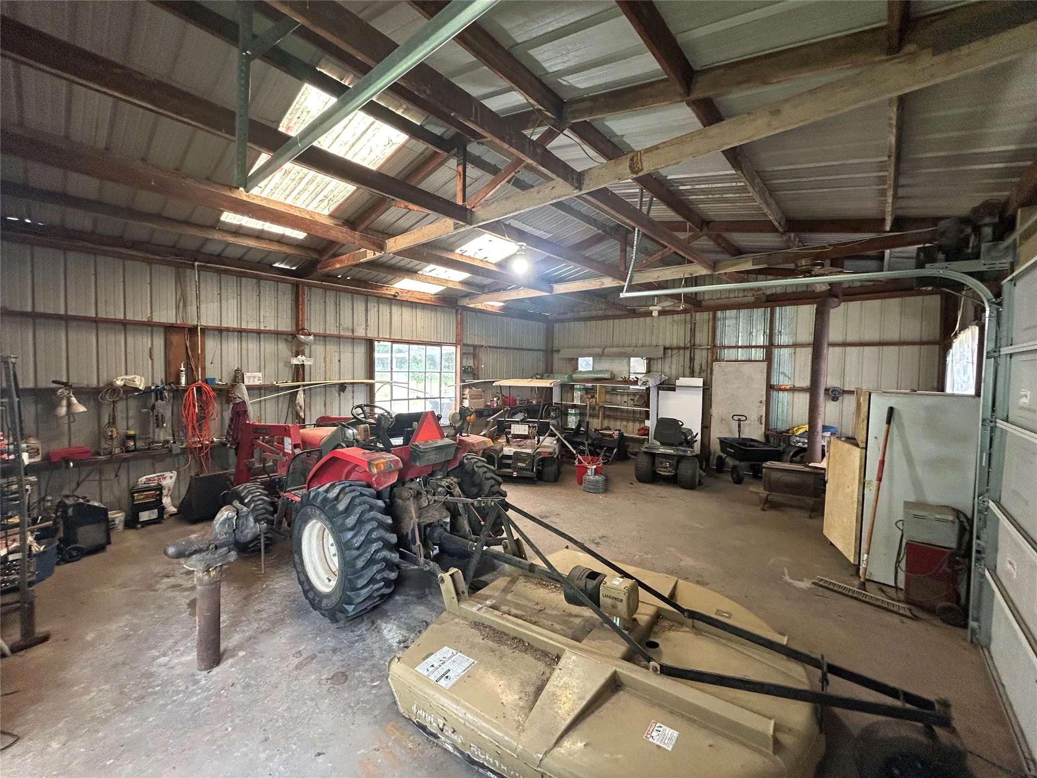 Manufactured Home For Sale in Van Zandt County , 895 VZ CR 4917, Ben Wheeler, Texas 75754, 2 Bedroom, 2 Bathroom, Garage spaces, 1,248 Sqft, built in 1977, mls#21315843, Real Estate Agent in Ben Wheeler, Homes For Sale in Van Zandt county, Homes For Sale in Ben Wheeler, Realtor in Ben Wheeler Texas, Real Estate Brokerage Independent Realty Texas, Luminita Cordes Realtor