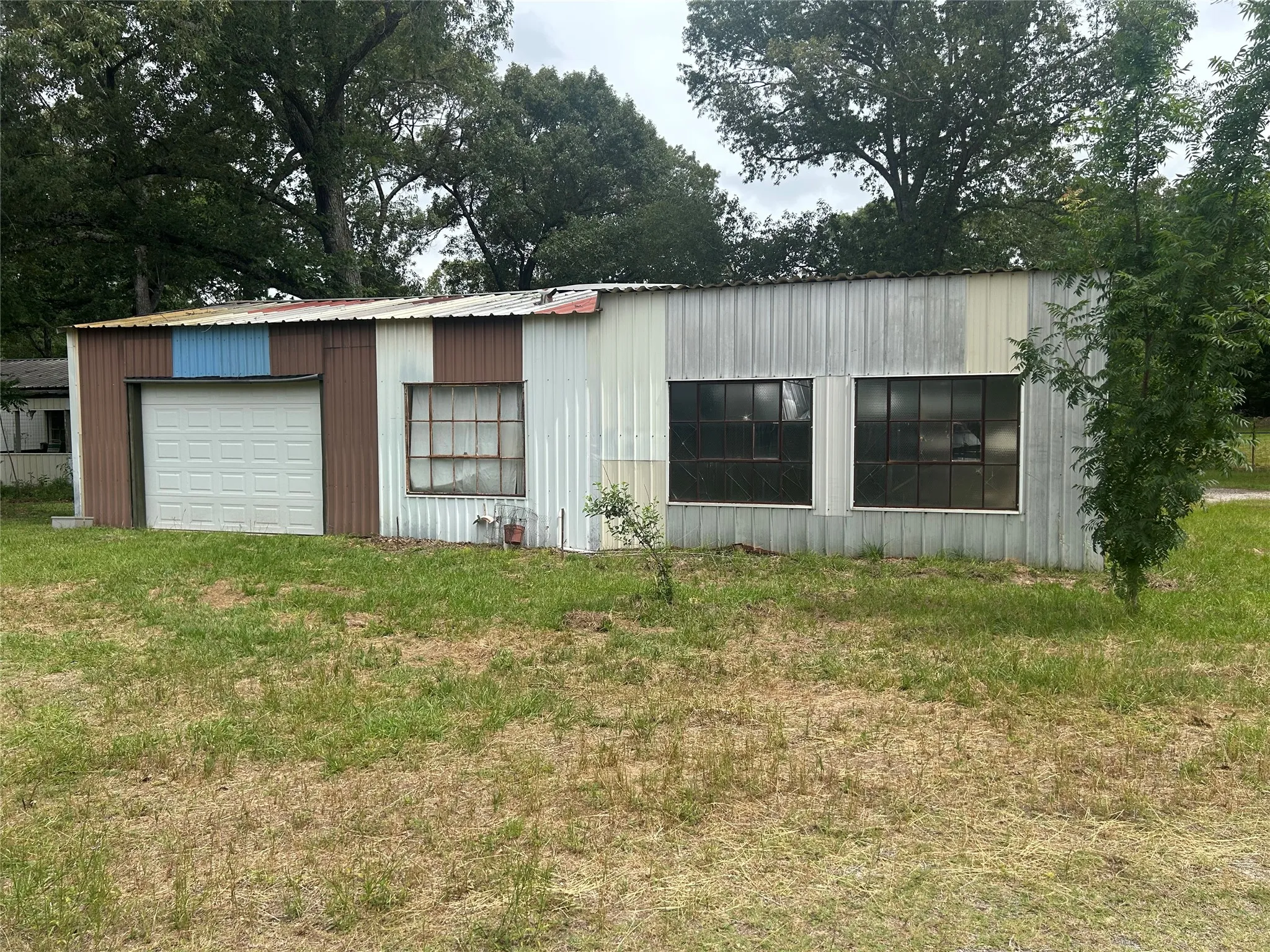 Manufactured Home For Sale in Van Zandt County , 895 VZ CR 4917, Ben Wheeler, Texas 75754, 2 Bedroom, 2 Bathroom, Garage spaces, 1,248 Sqft, built in 1977, mls#21315843, Real Estate Agent in Ben Wheeler, Homes For Sale in Van Zandt county, Homes For Sale in Ben Wheeler, Realtor in Ben Wheeler Texas, Real Estate Brokerage Independent Realty Texas, Luminita Cordes Realtor