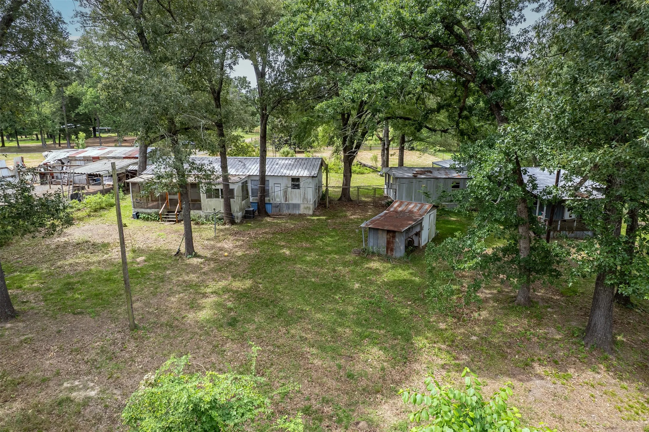 Manufactured Home For Sale in Van Zandt County , 895 VZ CR 4917, Ben Wheeler, Texas 75754, 2 Bedroom, 2 Bathroom, Garage spaces, 1,248 Sqft, built in 1977, mls#21315843, Real Estate Agent in Ben Wheeler, Homes For Sale in Van Zandt county, Homes For Sale in Ben Wheeler, Realtor in Ben Wheeler Texas, Real Estate Brokerage Independent Realty Texas, Luminita Cordes Realtor