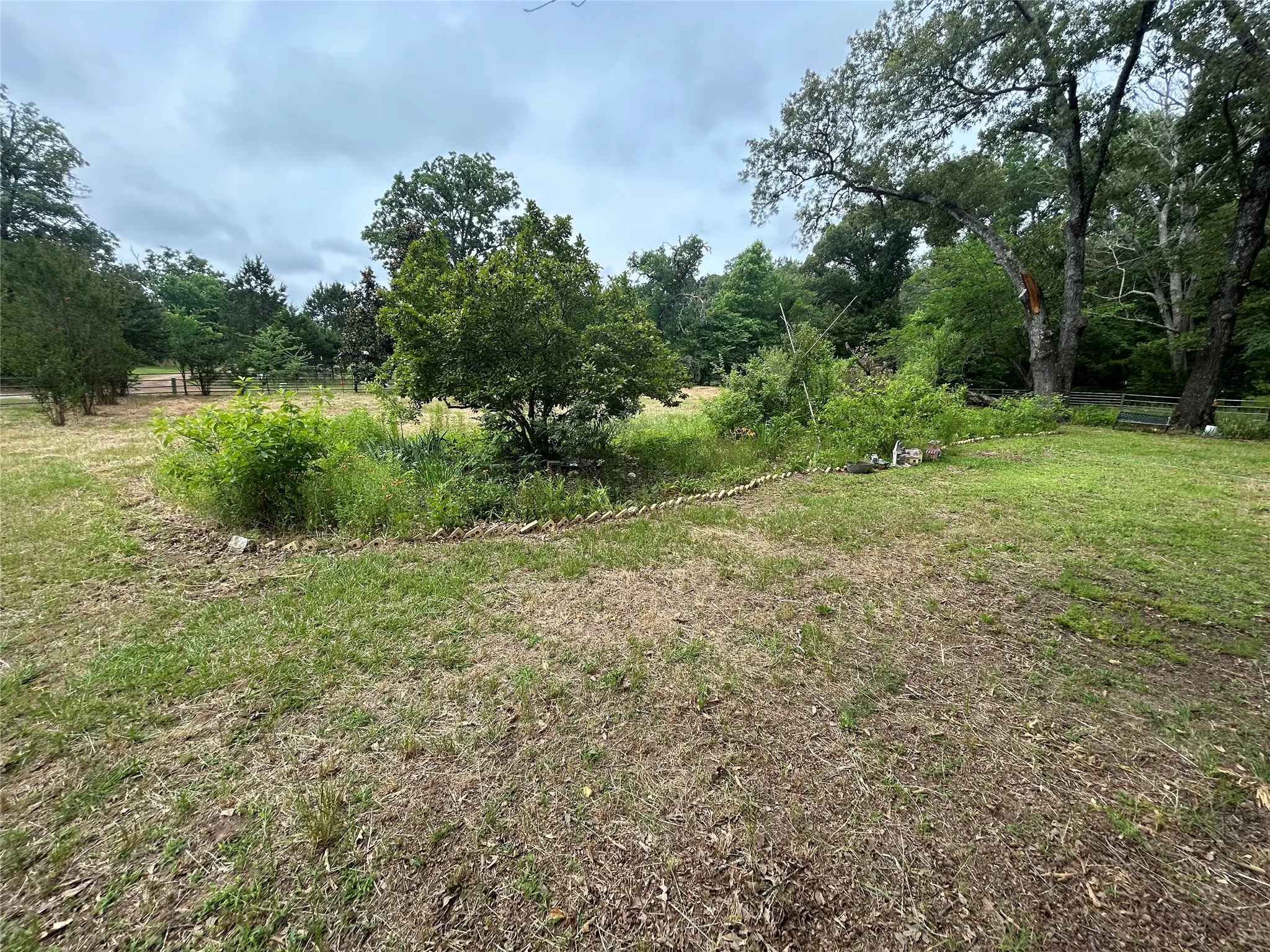 Manufactured Home For Sale in Van Zandt County , 895 VZ CR 4917, Ben Wheeler, Texas 75754, 2 Bedroom, 2 Bathroom, Garage spaces, 1,248 Sqft, built in 1977, mls#21315843, Real Estate Agent in Ben Wheeler, Homes For Sale in Van Zandt county, Homes For Sale in Ben Wheeler, Realtor in Ben Wheeler Texas, Real Estate Brokerage Independent Realty Texas, Luminita Cordes Realtor