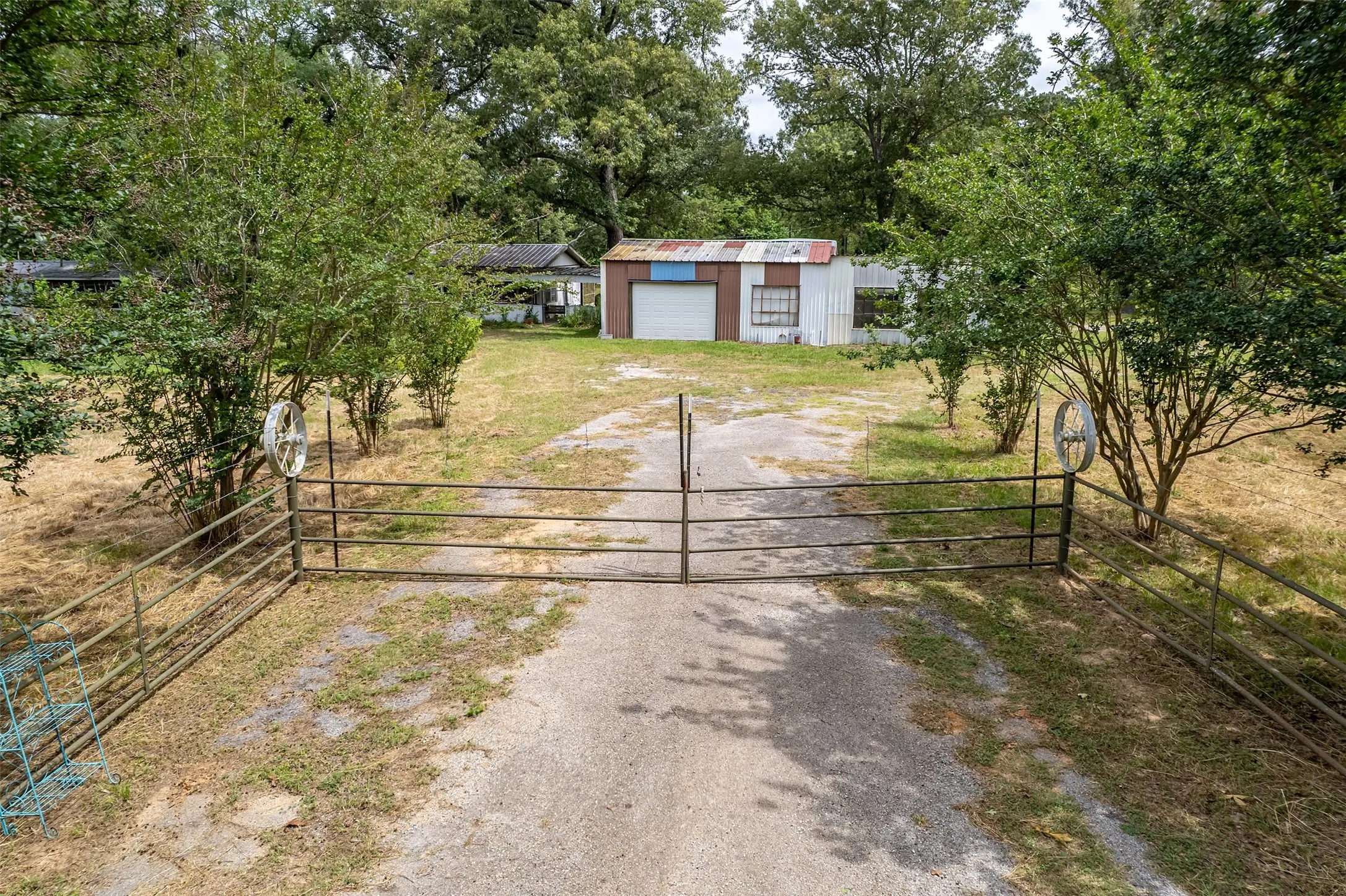 Manufactured Home For Sale in Van Zandt County , 895 VZ CR 4917, Ben Wheeler, Texas 75754, 2 Bedroom, 2 Bathroom, Garage spaces, 1,248 Sqft, built in 1977, mls#21315843, Real Estate Agent in Ben Wheeler, Homes For Sale in Van Zandt county, Homes For Sale in Ben Wheeler, Realtor in Ben Wheeler Texas, Real Estate Brokerage Independent Realty Texas, Luminita Cordes Realtor