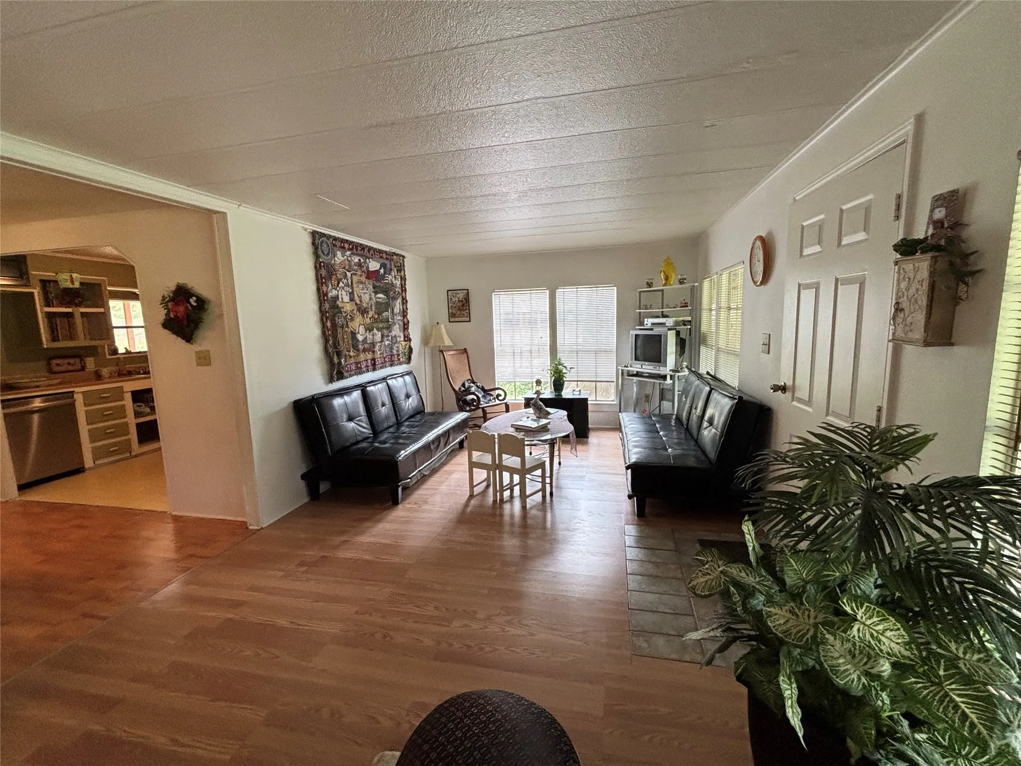 Manufactured Home For Sale in Van Zandt County , 895 VZ CR 4917, Ben Wheeler, Texas 75754, 2 Bedroom, 2 Bathroom, Garage spaces, 1,248 Sqft, built in 1977, mls#21315843, Real Estate Agent in Ben Wheeler, Homes For Sale in Van Zandt county, Homes For Sale in Ben Wheeler, Realtor in Ben Wheeler Texas, Real Estate Brokerage Independent Realty Texas, Luminita Cordes Realtor