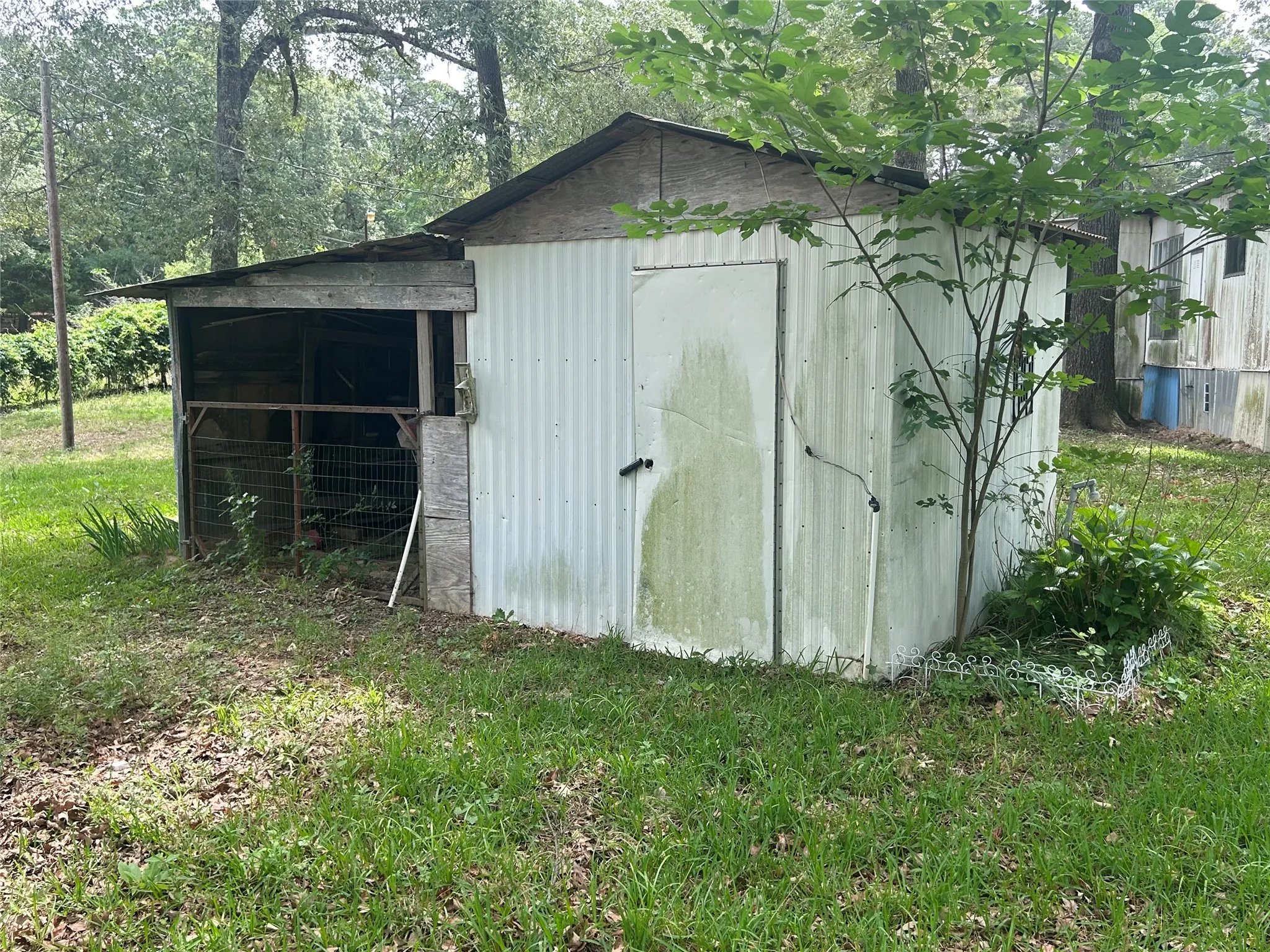 Manufactured Home For Sale in Van Zandt County , 895 VZ CR 4917, Ben Wheeler, Texas 75754, 2 Bedroom, 2 Bathroom, Garage spaces, 1,248 Sqft, built in 1977, mls#21315843, Real Estate Agent in Ben Wheeler, Homes For Sale in Van Zandt county, Homes For Sale in Ben Wheeler, Realtor in Ben Wheeler Texas, Real Estate Brokerage Independent Realty Texas, Luminita Cordes Realtor
