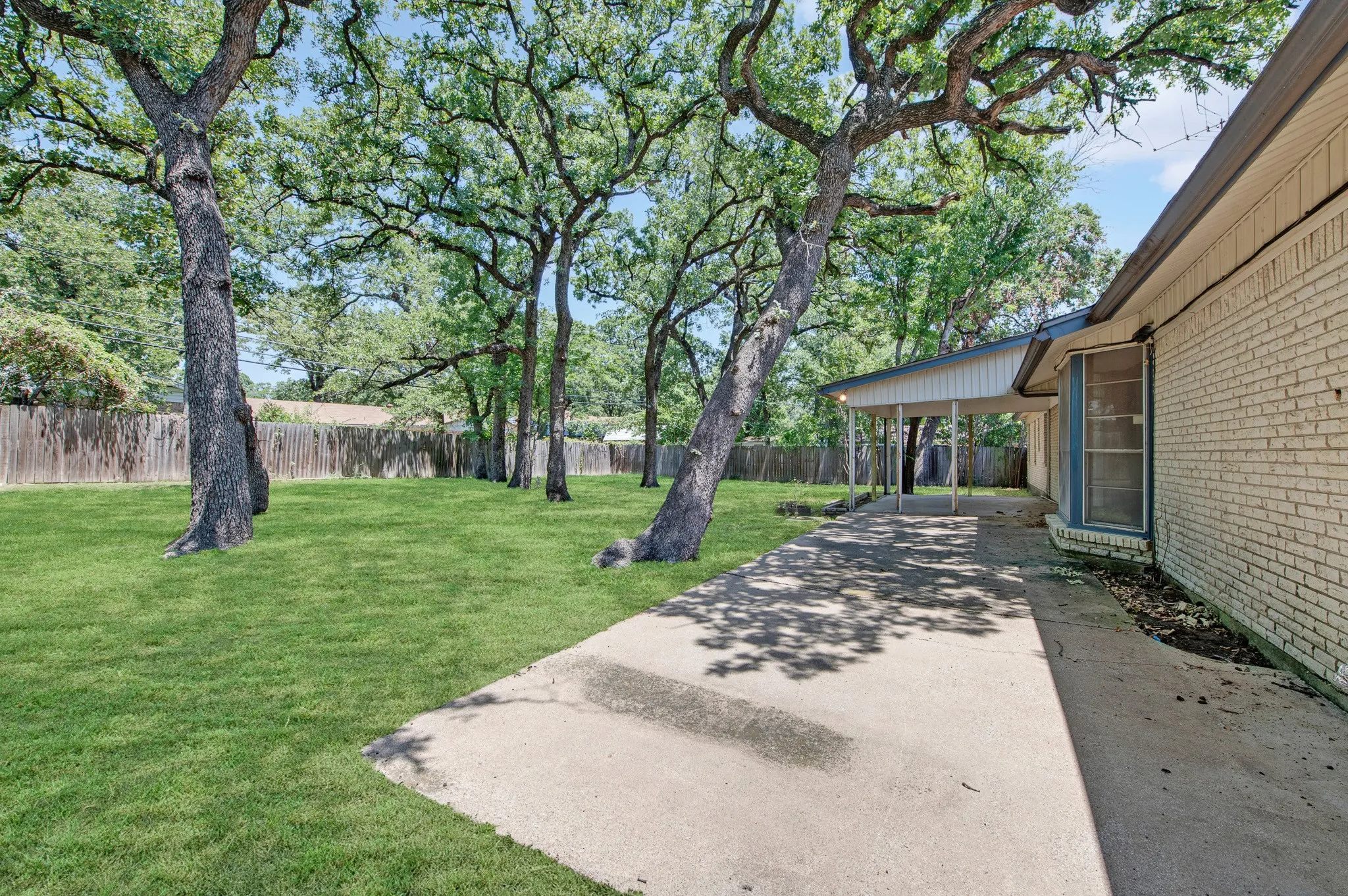 Single Family Residence For Sale in Tarrant County , 3505 Oak Haven Drive, Forest Hill, Texas 76119, 4 Bedroom, 2 Bathroom, 2 Garage spaces, 1,672 Sqft, built in 1966, mls#21262486, Real Estate Agent in Forest Hill, Homes For Sale in Tarrant county, Homes For Sale in Forest Hill, Realtor in Forest Hill Texas, Real Estate Brokerage Independent Realty Texas, Luminita Cordes Realtor