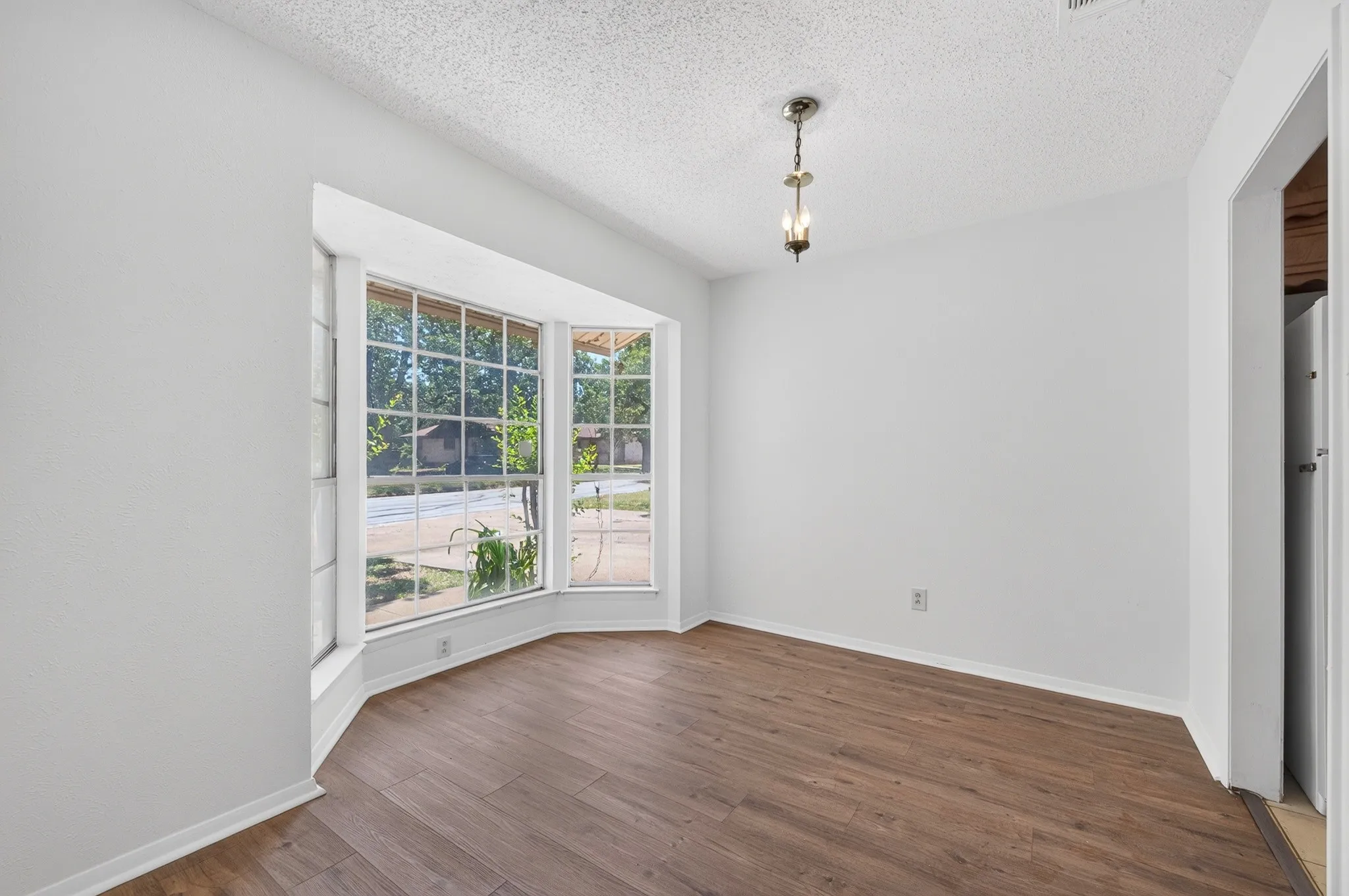 Single Family Residence For Sale in Tarrant County , 3505 Oak Haven Drive, Forest Hill, Texas 76119, 4 Bedroom, 2 Bathroom, 2 Garage spaces, 1,672 Sqft, built in 1966, mls#21262486, Real Estate Agent in Forest Hill, Homes For Sale in Tarrant county, Homes For Sale in Forest Hill, Realtor in Forest Hill Texas, Real Estate Brokerage Independent Realty Texas, Luminita Cordes Realtor