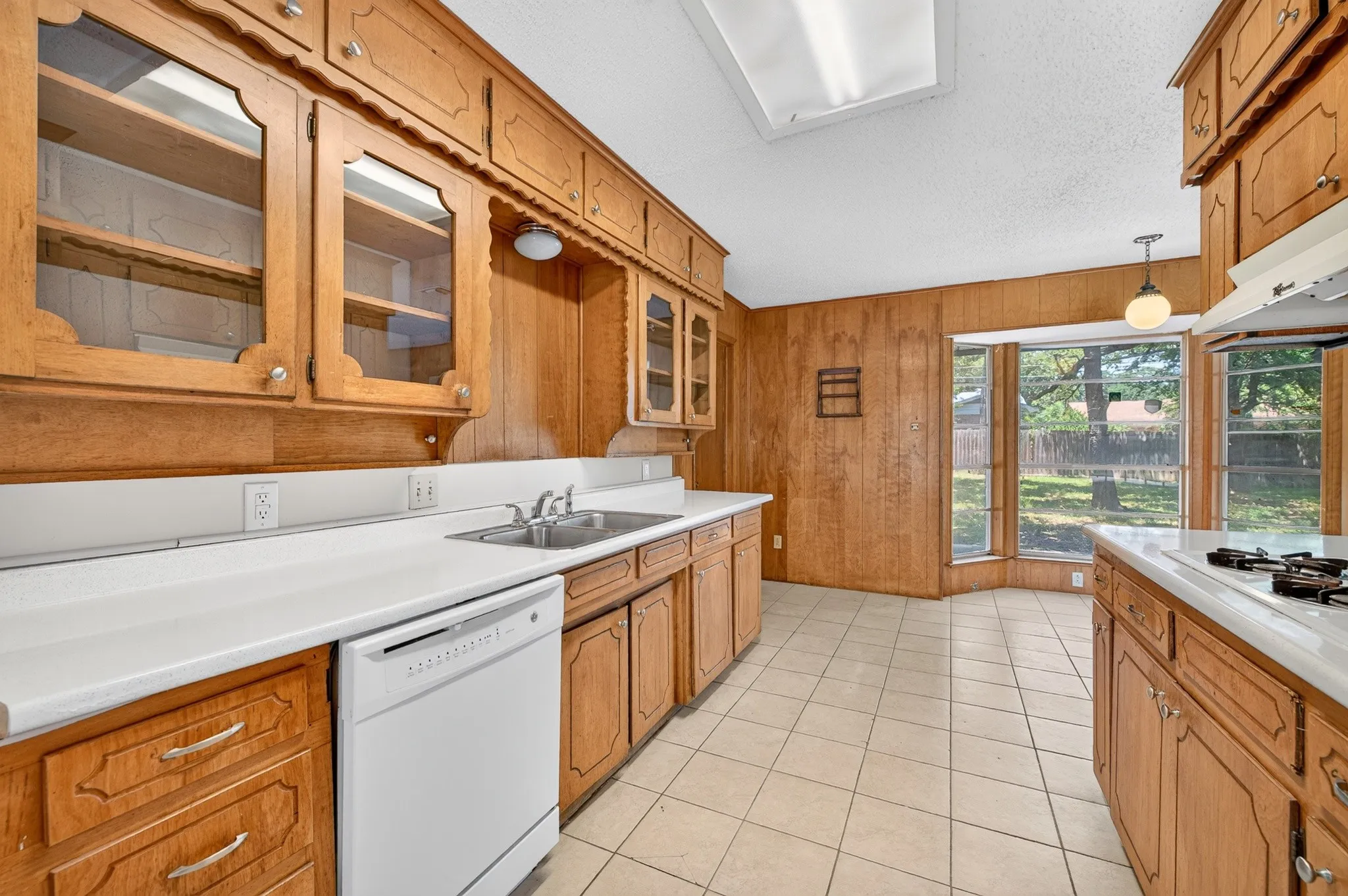 Single Family Residence For Sale in Tarrant County , 3505 Oak Haven Drive, Forest Hill, Texas 76119, 4 Bedroom, 2 Bathroom, 2 Garage spaces, 1,672 Sqft, built in 1966, mls#21262486, Real Estate Agent in Forest Hill, Homes For Sale in Tarrant county, Homes For Sale in Forest Hill, Realtor in Forest Hill Texas, Real Estate Brokerage Independent Realty Texas, Luminita Cordes Realtor
