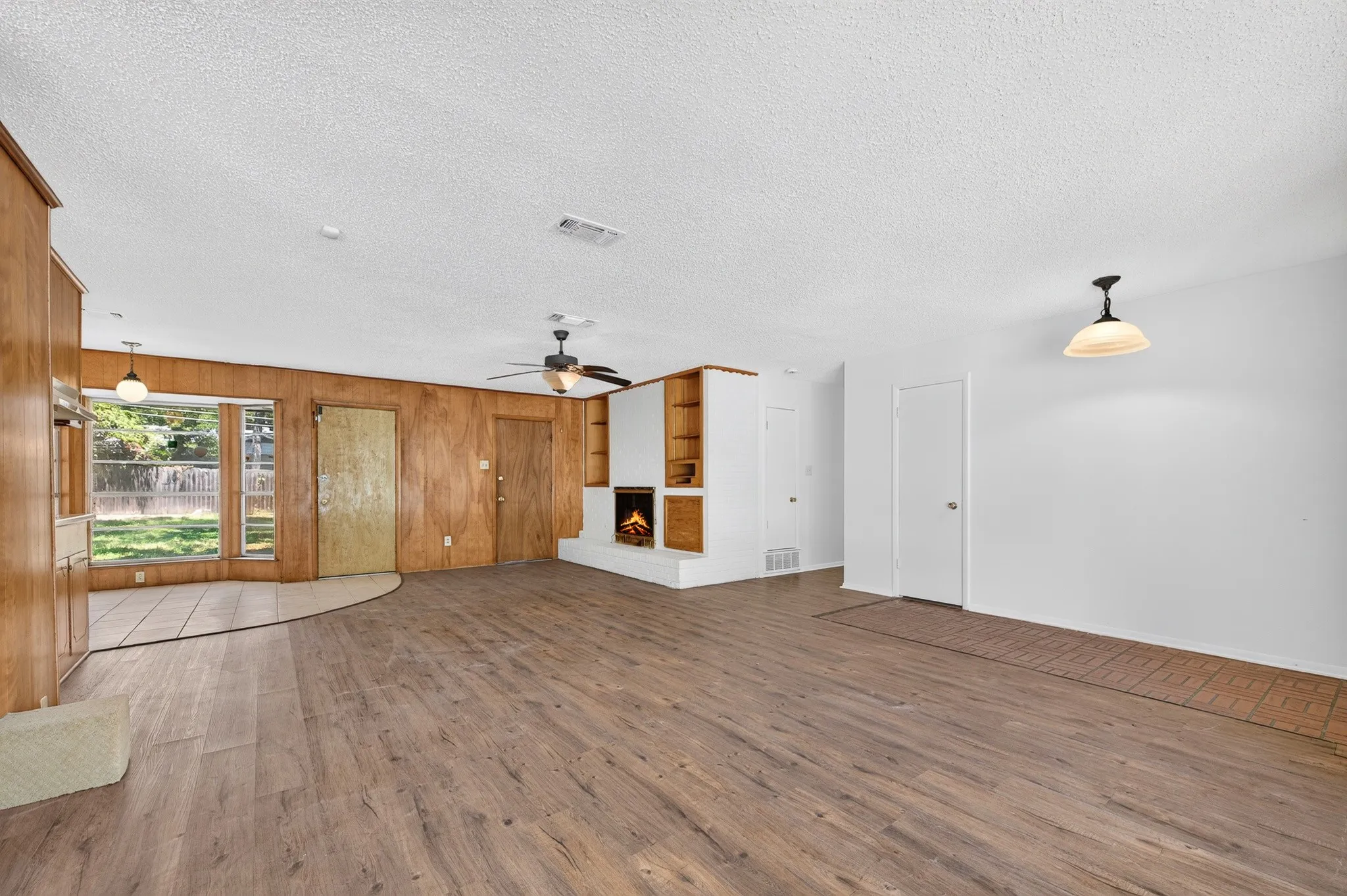 Single Family Residence For Sale in Tarrant County , 3505 Oak Haven Drive, Forest Hill, Texas 76119, 4 Bedroom, 2 Bathroom, 2 Garage spaces, 1,672 Sqft, built in 1966, mls#21262486, Real Estate Agent in Forest Hill, Homes For Sale in Tarrant county, Homes For Sale in Forest Hill, Realtor in Forest Hill Texas, Real Estate Brokerage Independent Realty Texas, Luminita Cordes Realtor