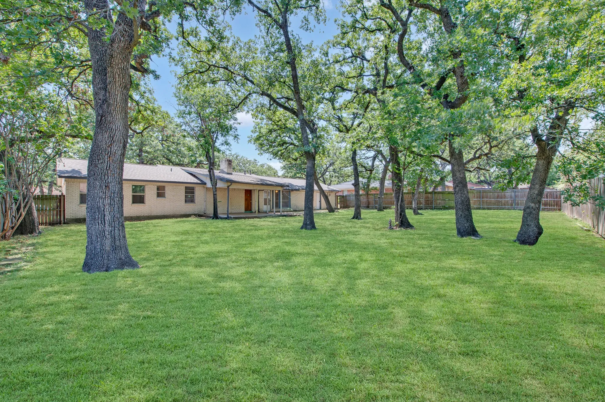 Single Family Residence For Sale in Tarrant County , 3505 Oak Haven Drive, Forest Hill, Texas 76119, 4 Bedroom, 2 Bathroom, 2 Garage spaces, 1,672 Sqft, built in 1966, mls#21262486, Real Estate Agent in Forest Hill, Homes For Sale in Tarrant county, Homes For Sale in Forest Hill, Realtor in Forest Hill Texas, Real Estate Brokerage Independent Realty Texas, Luminita Cordes Realtor