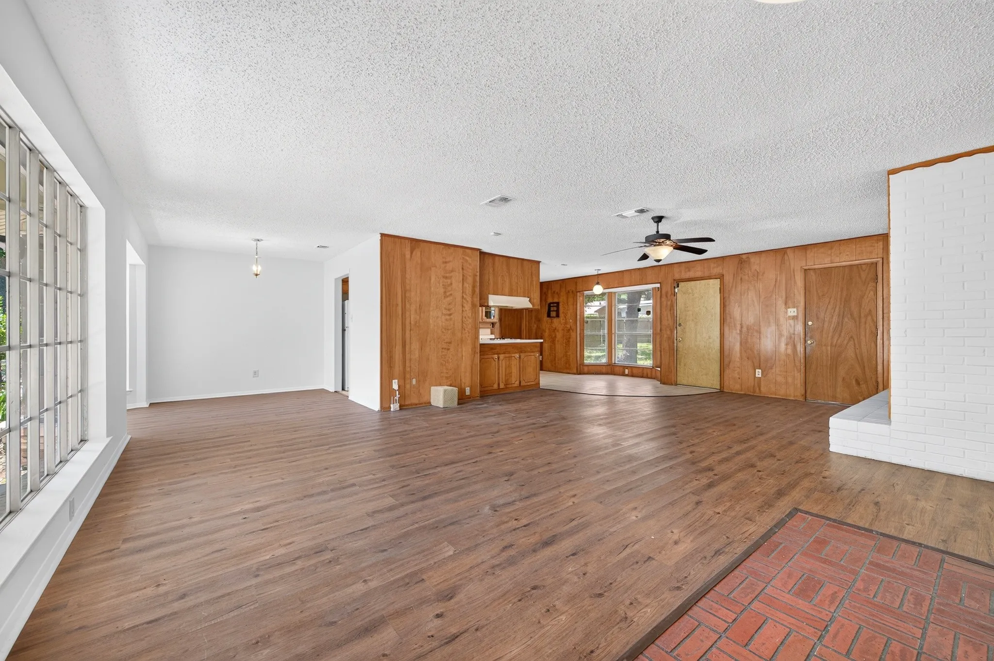 Single Family Residence For Sale in Tarrant County , 3505 Oak Haven Drive, Forest Hill, Texas 76119, 4 Bedroom, 2 Bathroom, 2 Garage spaces, 1,672 Sqft, built in 1966, mls#21262486, Real Estate Agent in Forest Hill, Homes For Sale in Tarrant county, Homes For Sale in Forest Hill, Realtor in Forest Hill Texas, Real Estate Brokerage Independent Realty Texas, Luminita Cordes Realtor