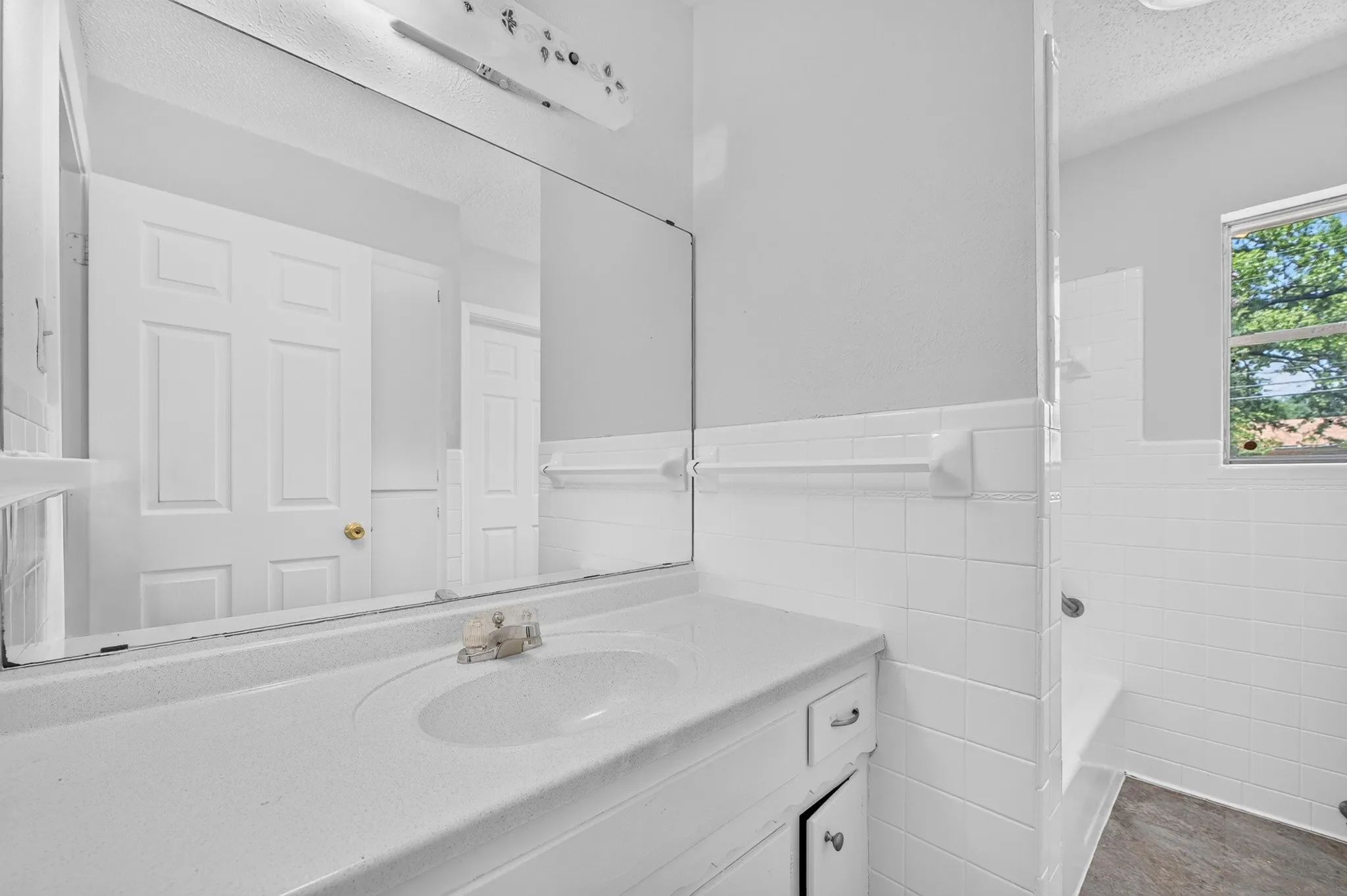 Single Family Residence For Sale in Tarrant County , 3505 Oak Haven Drive, Forest Hill, Texas 76119, 4 Bedroom, 2 Bathroom, 2 Garage spaces, 1,672 Sqft, built in 1966, mls#21262486, Real Estate Agent in Forest Hill, Homes For Sale in Tarrant county, Homes For Sale in Forest Hill, Realtor in Forest Hill Texas, Real Estate Brokerage Independent Realty Texas, Luminita Cordes Realtor