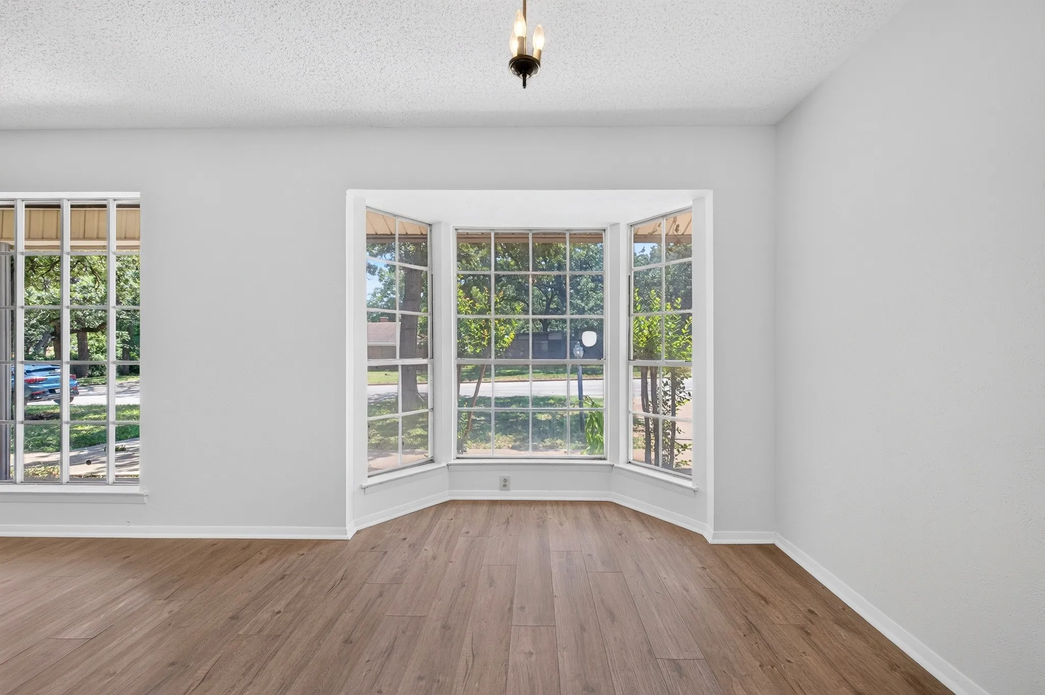Single Family Residence For Sale in Tarrant County , 3505 Oak Haven Drive, Forest Hill, Texas 76119, 4 Bedroom, 2 Bathroom, 2 Garage spaces, 1,672 Sqft, built in 1966, mls#21262486, Real Estate Agent in Forest Hill, Homes For Sale in Tarrant county, Homes For Sale in Forest Hill, Realtor in Forest Hill Texas, Real Estate Brokerage Independent Realty Texas, Luminita Cordes Realtor