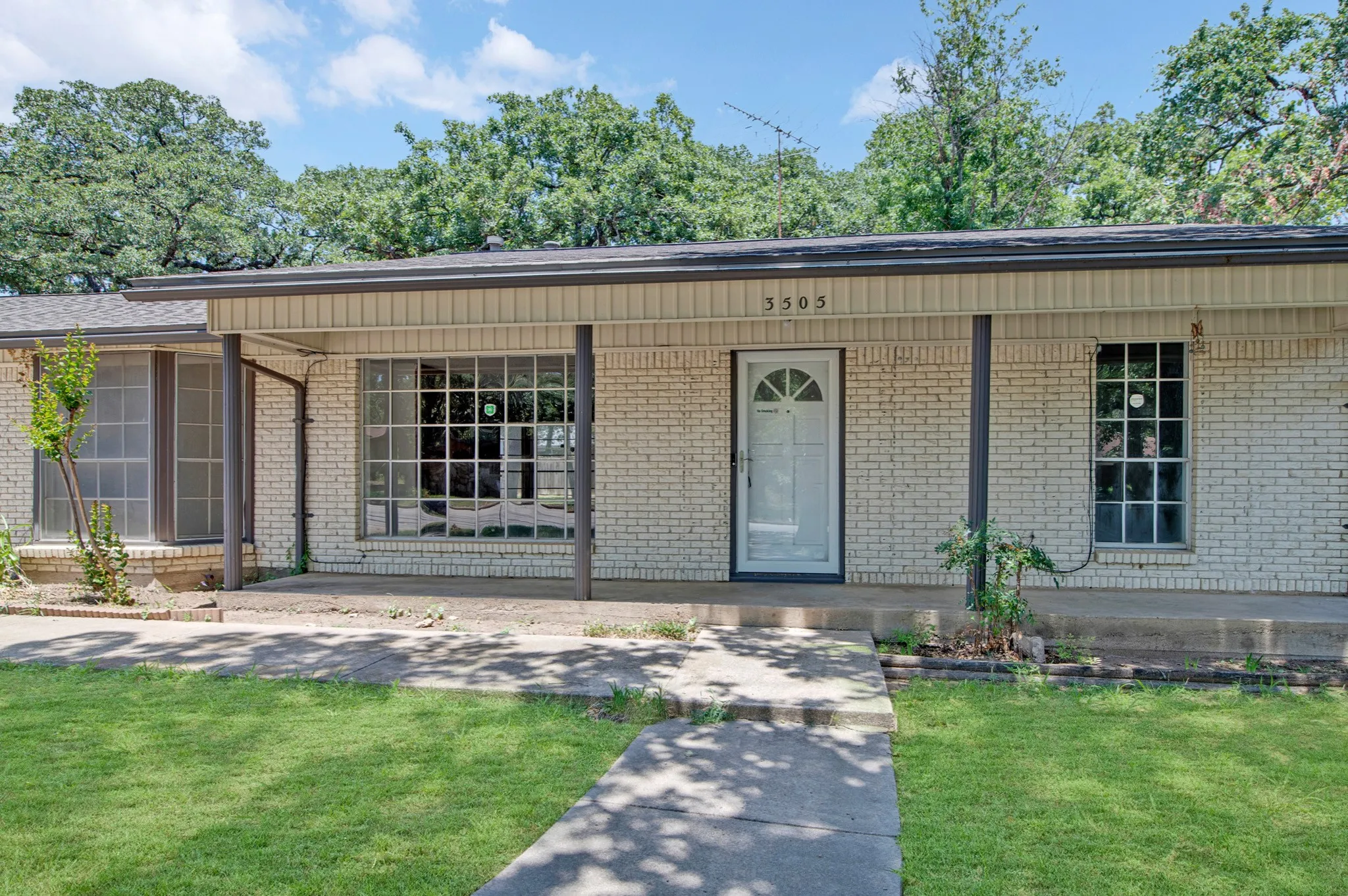 Single Family Residence For Sale in Tarrant County , 3505 Oak Haven Drive, Forest Hill, Texas 76119, 4 Bedroom, 2 Bathroom, 2 Garage spaces, 1,672 Sqft, built in 1966, mls#21262486, Real Estate Agent in Forest Hill, Homes For Sale in Tarrant county, Homes For Sale in Forest Hill, Realtor in Forest Hill Texas, Real Estate Brokerage Independent Realty Texas, Luminita Cordes Realtor