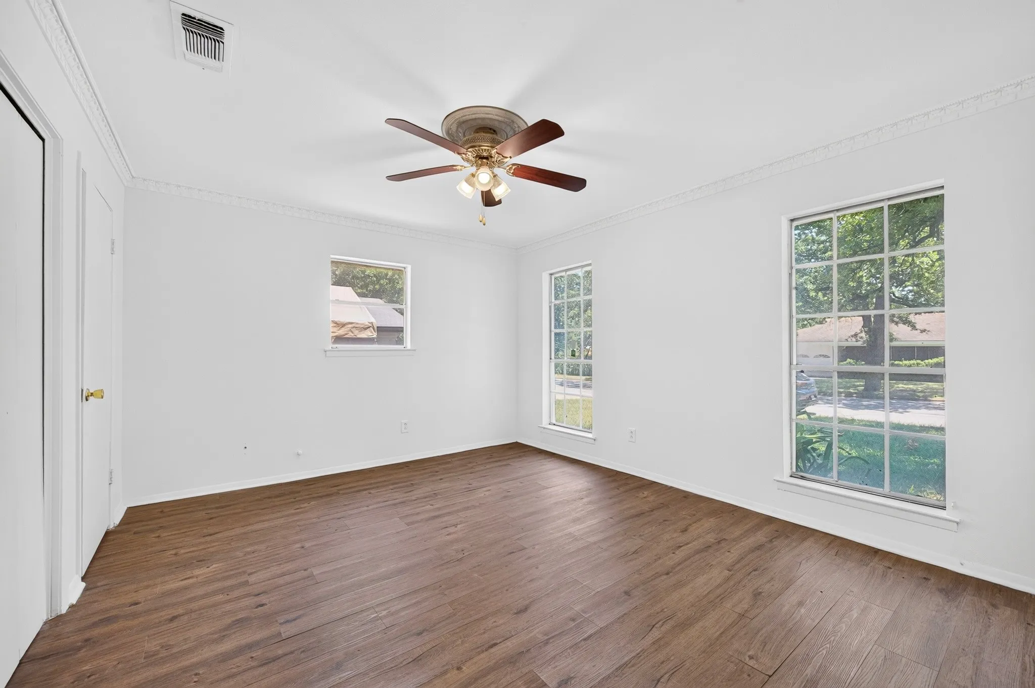 Single Family Residence For Sale in Tarrant County , 3505 Oak Haven Drive, Forest Hill, Texas 76119, 4 Bedroom, 2 Bathroom, 2 Garage spaces, 1,672 Sqft, built in 1966, mls#21262486, Real Estate Agent in Forest Hill, Homes For Sale in Tarrant county, Homes For Sale in Forest Hill, Realtor in Forest Hill Texas, Real Estate Brokerage Independent Realty Texas, Luminita Cordes Realtor